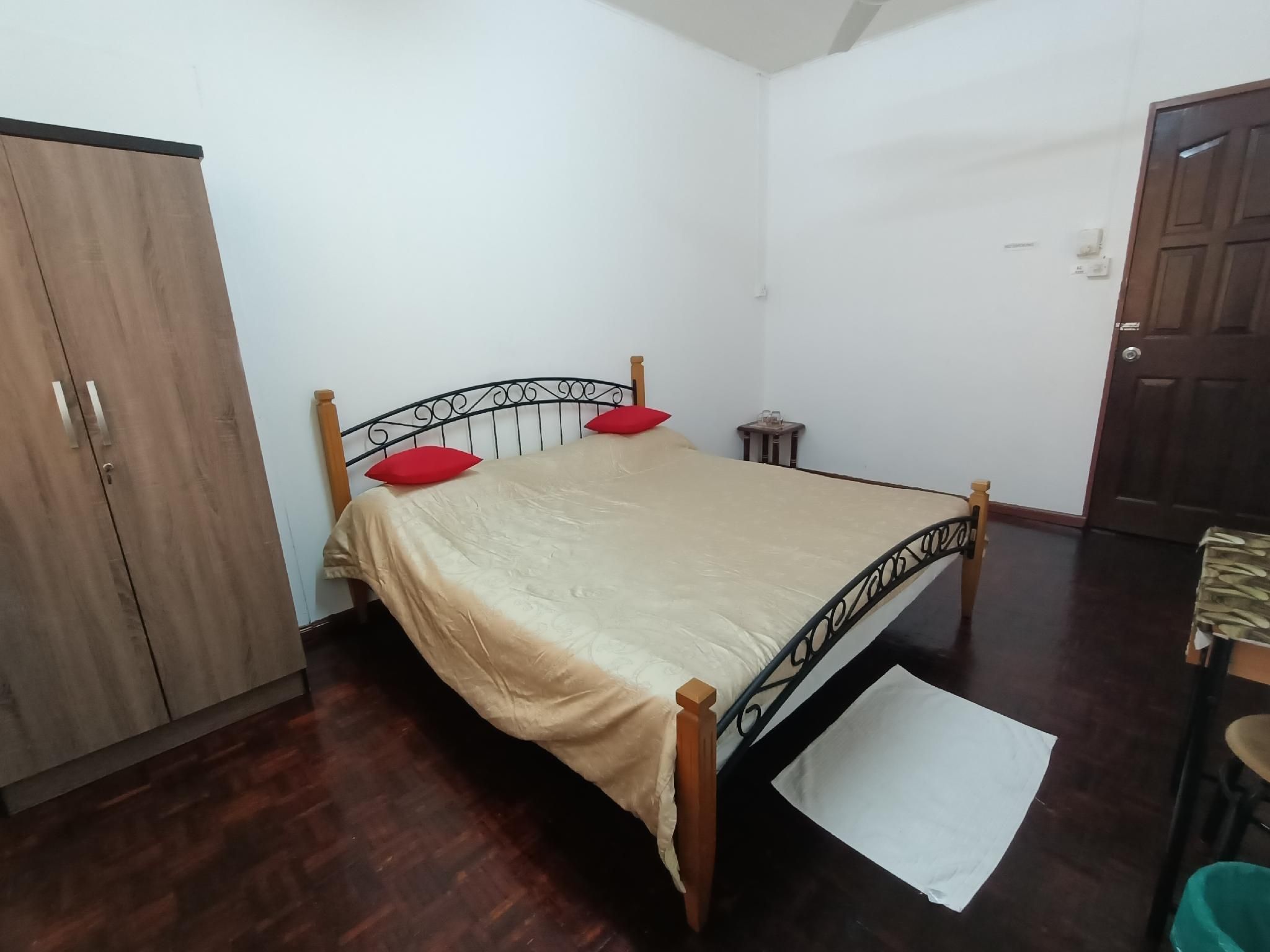 Private Room with Shared Bathroom