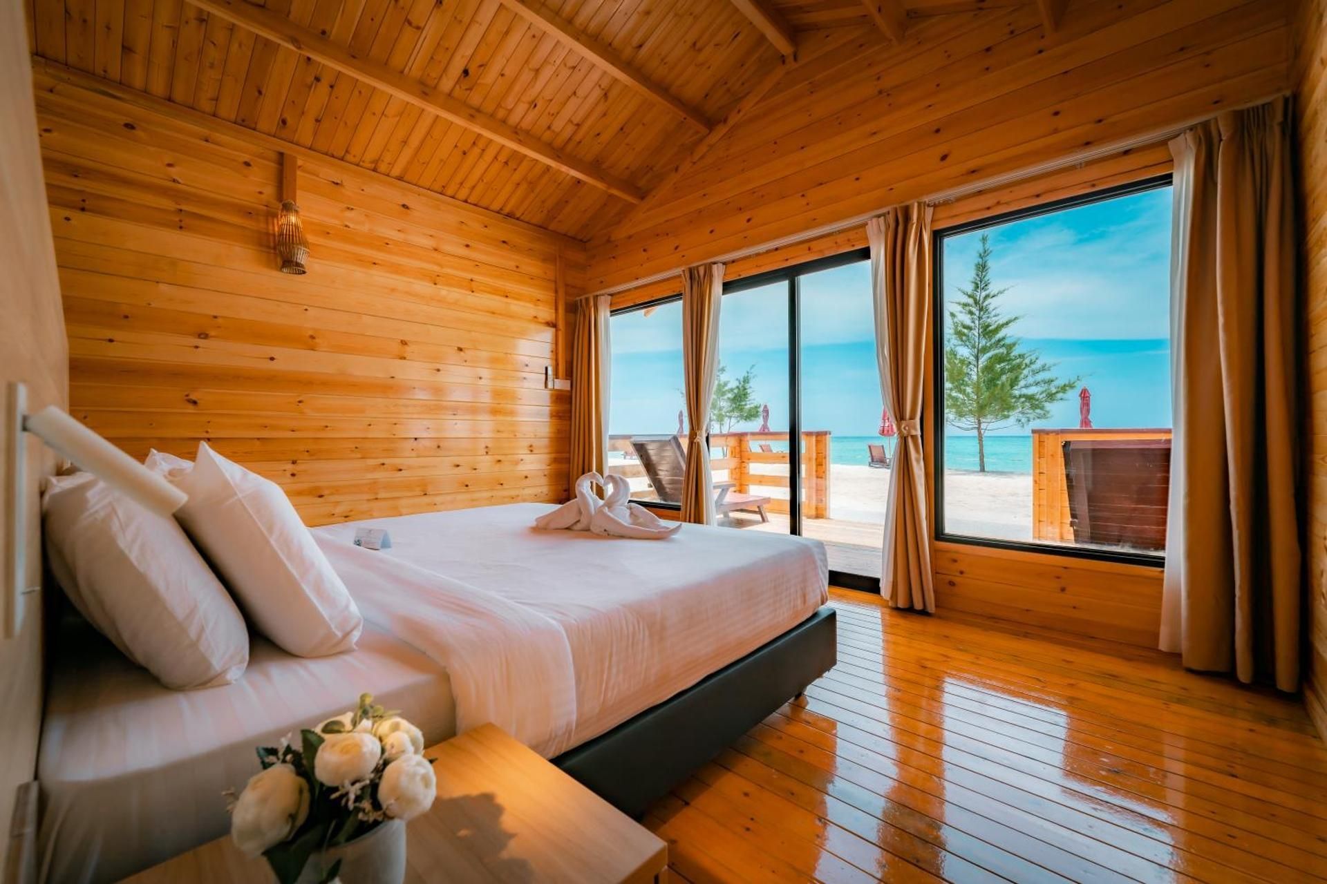 Beachfront King Villa