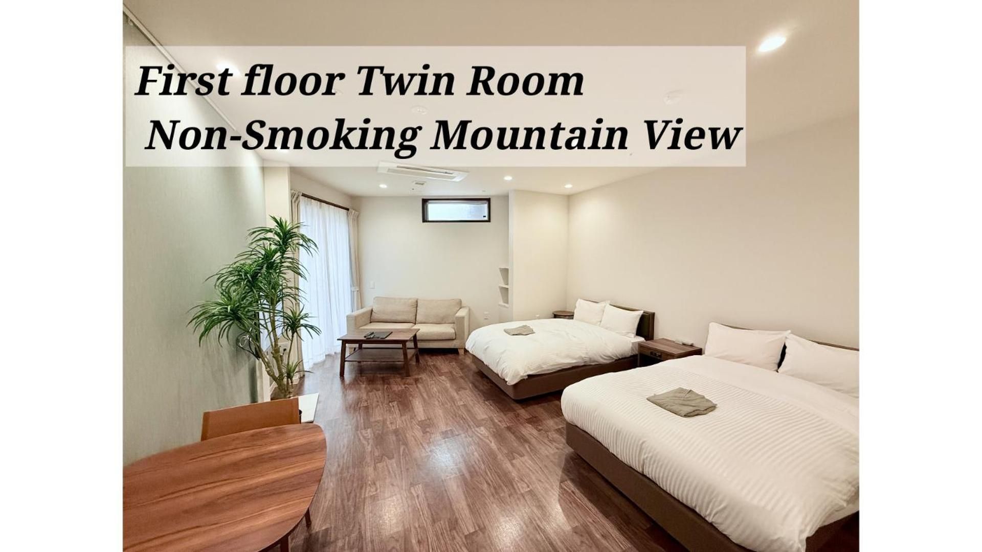 Standard Twin Room with Mountain View