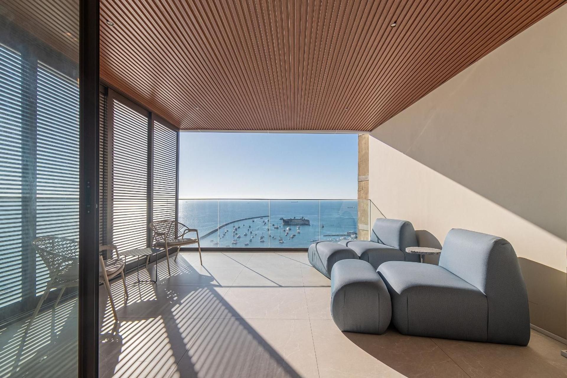 Two-Bedroom Deluxe Apartment with Balcony
