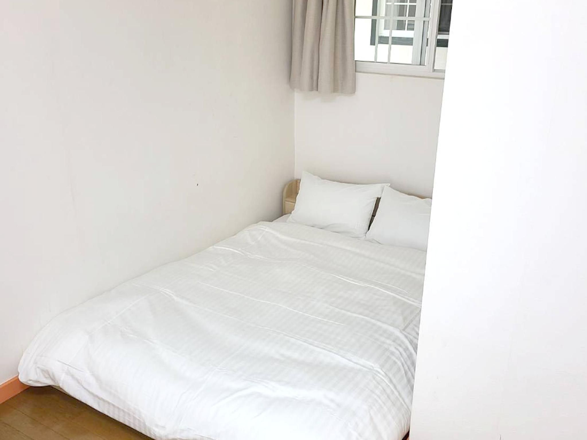 Twin Room B