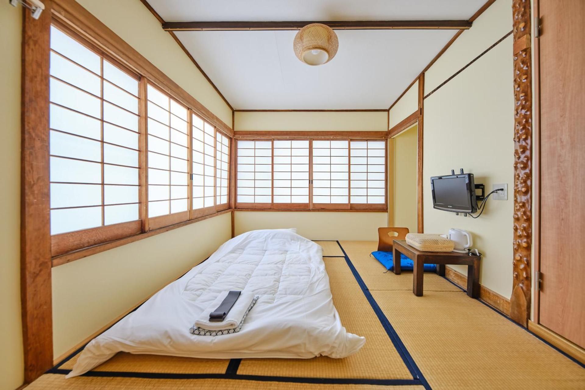 Standard Single Room with Shared Bathroom