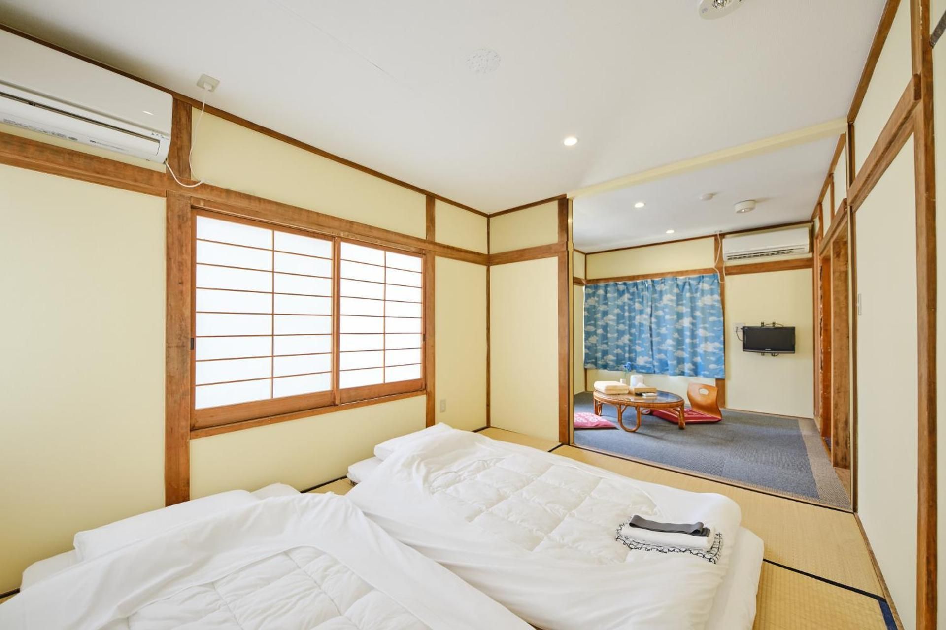 Standard Twin Room with Shared Bathroom