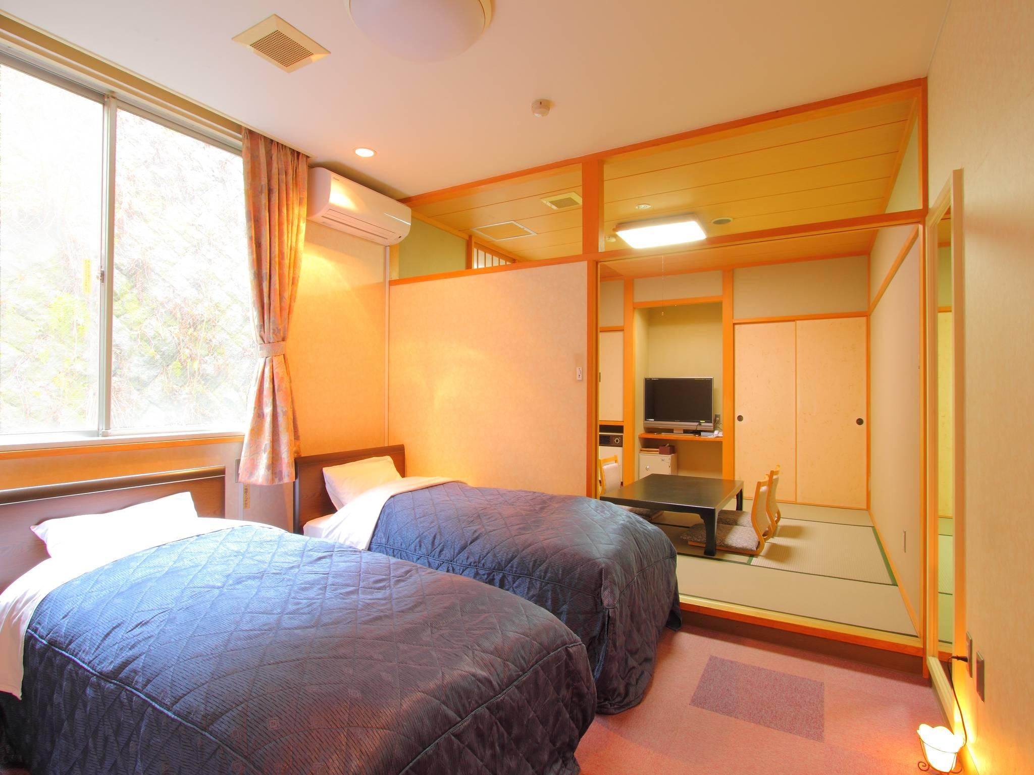 Top Floor Deluxe Mount Fuji and Lake View Japanese Western Style Room with Terrace - Non-Smoking