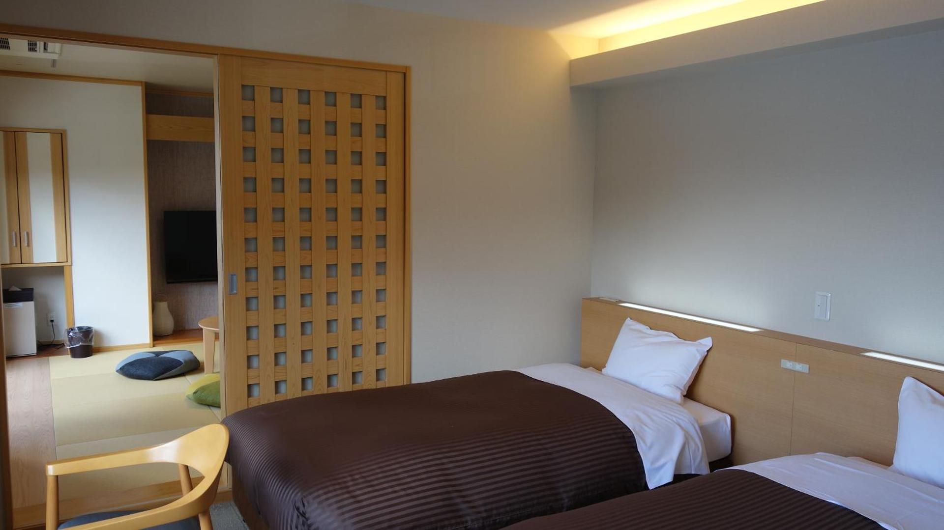 Deluxe Room with Tatami Area with Mt.Fuji and Lake View on Top Floor - Non-Smoking