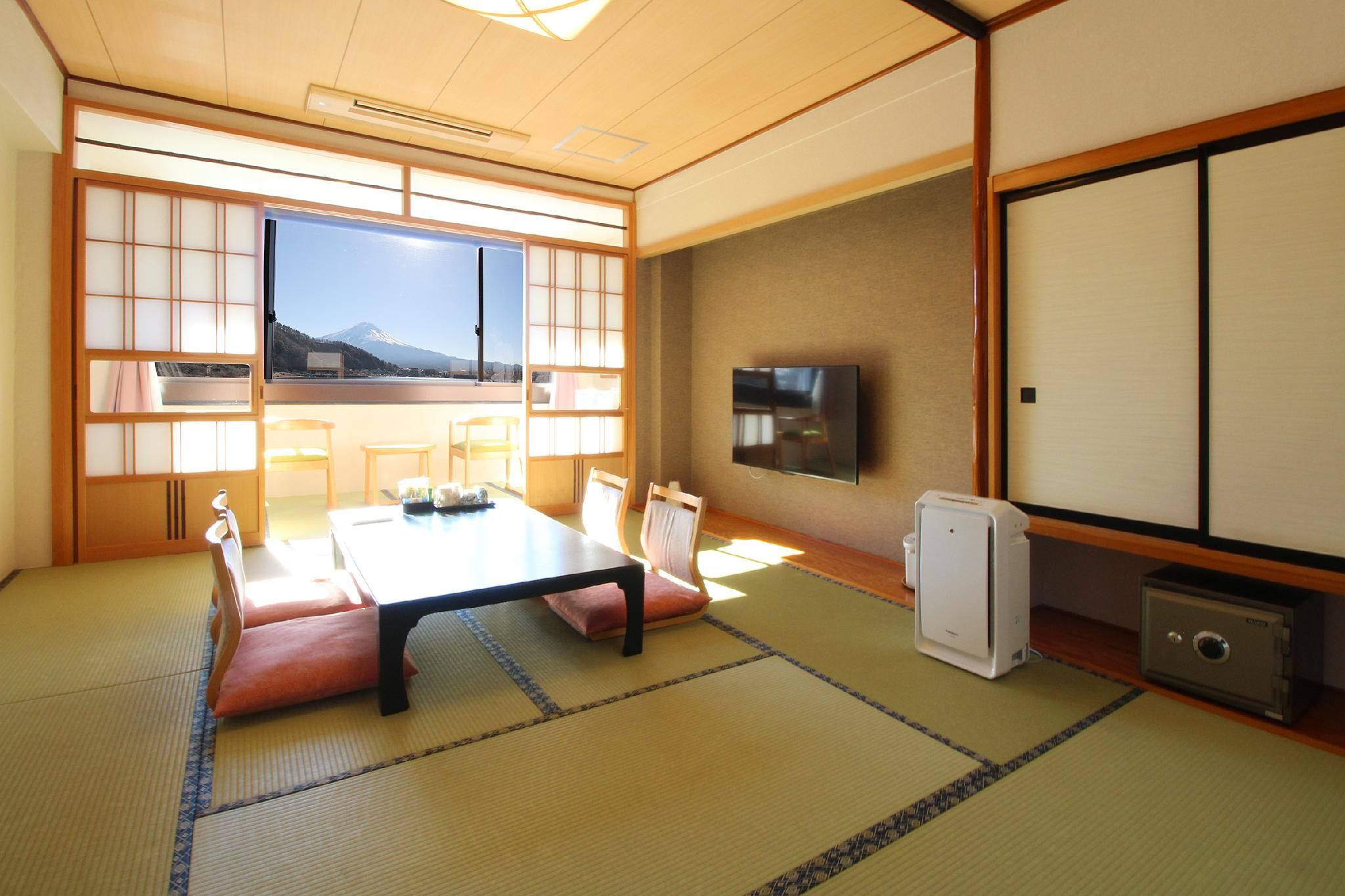 Mount Fuji and Lake View Japanese Style Room for 4 People - Non-Smoking