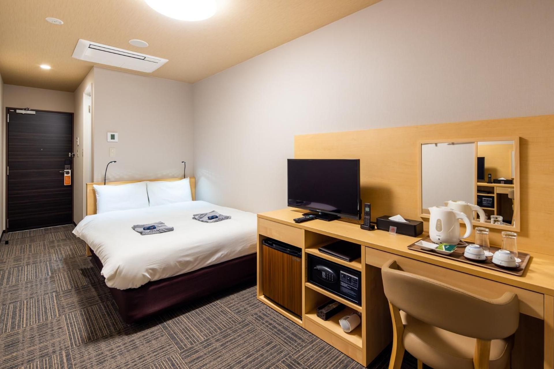 Double Room with Small Double Bed - Parking Side