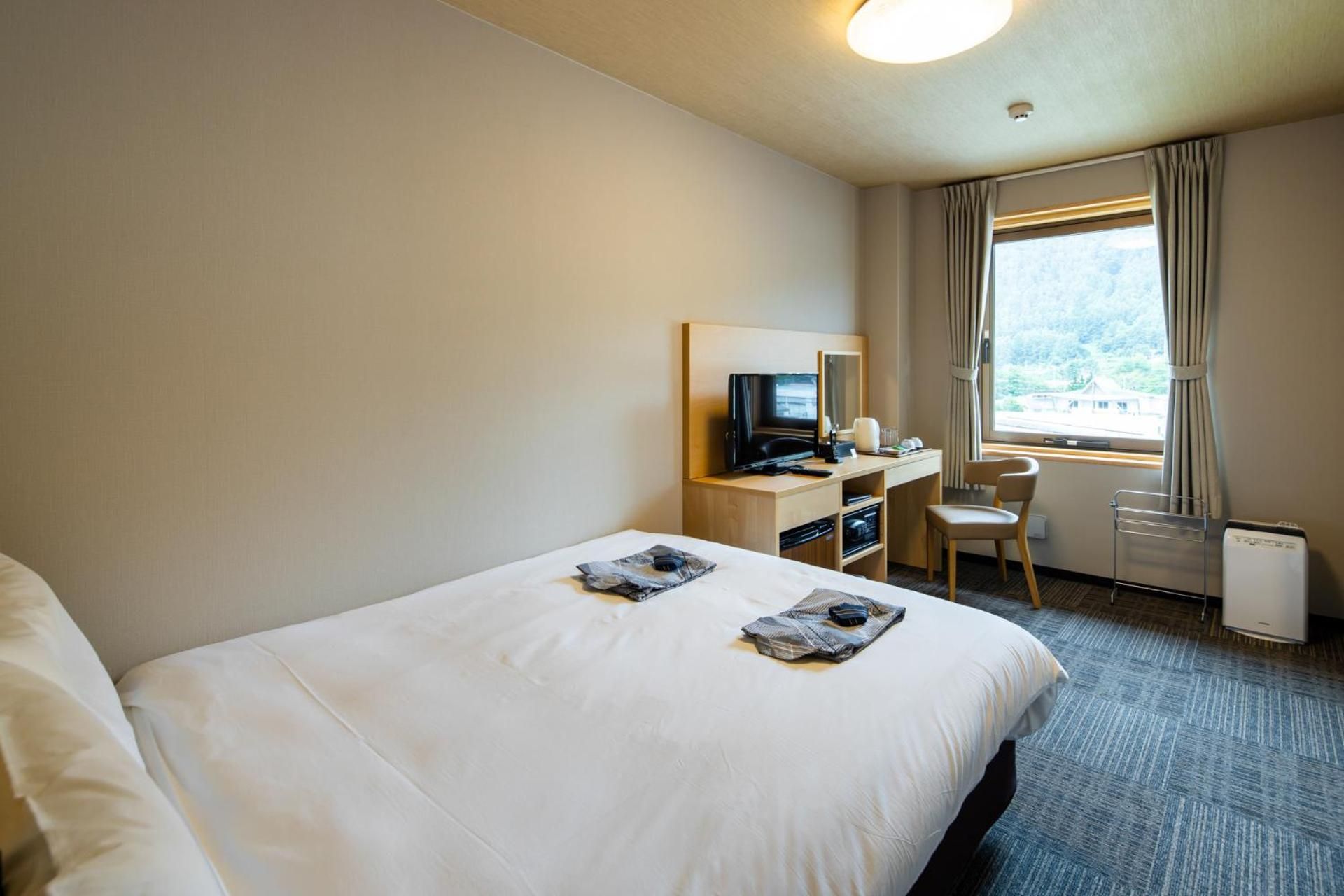 Double Room with Small Double Bed - Parking Side