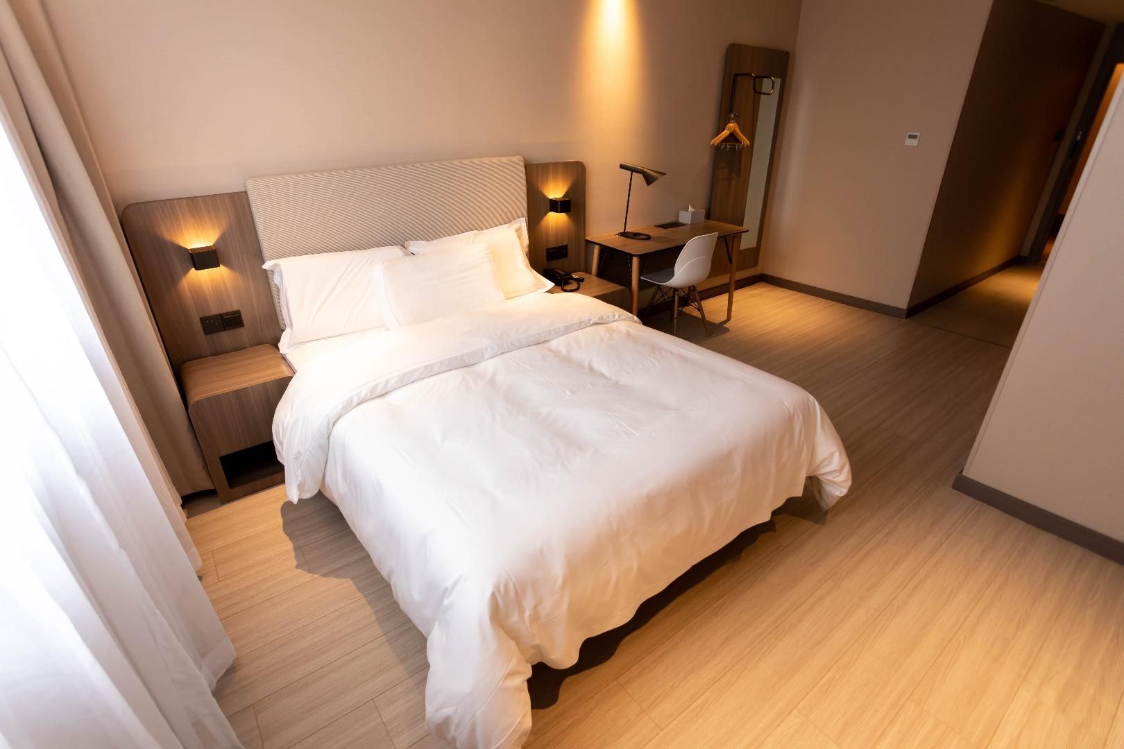 Huazhu - Room With Bed