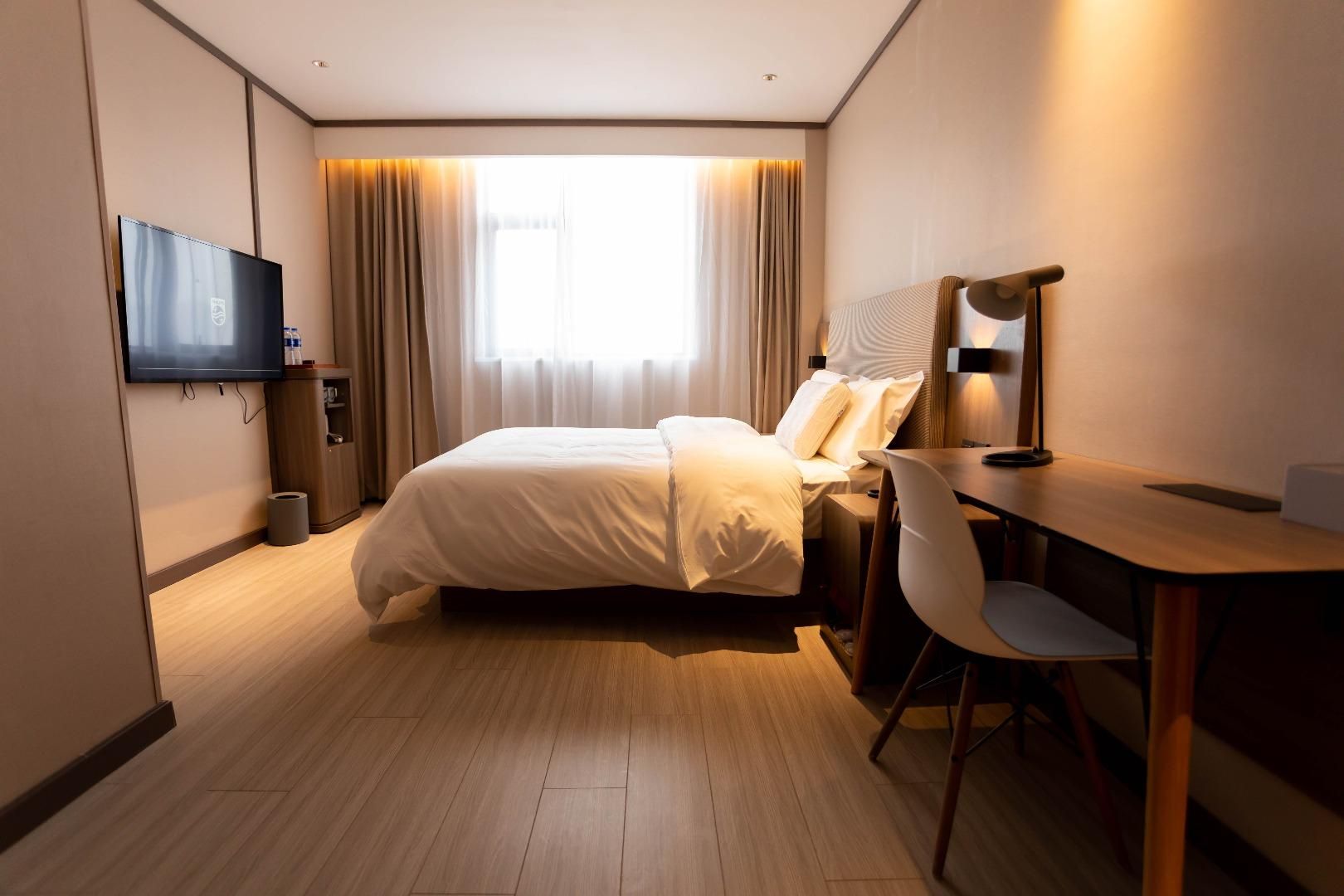 Huazhu - Room With Bed