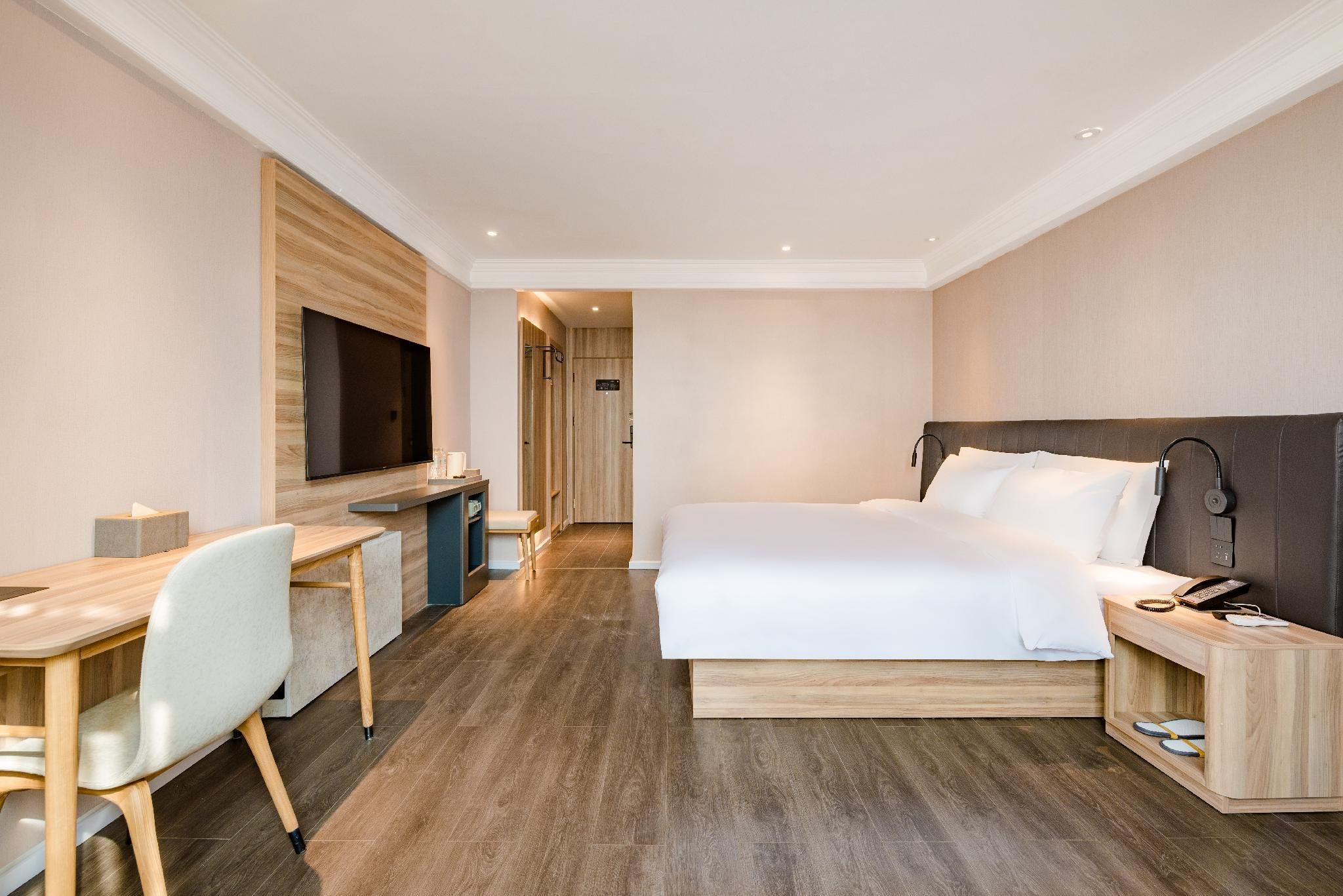 Business Queen Bed Room