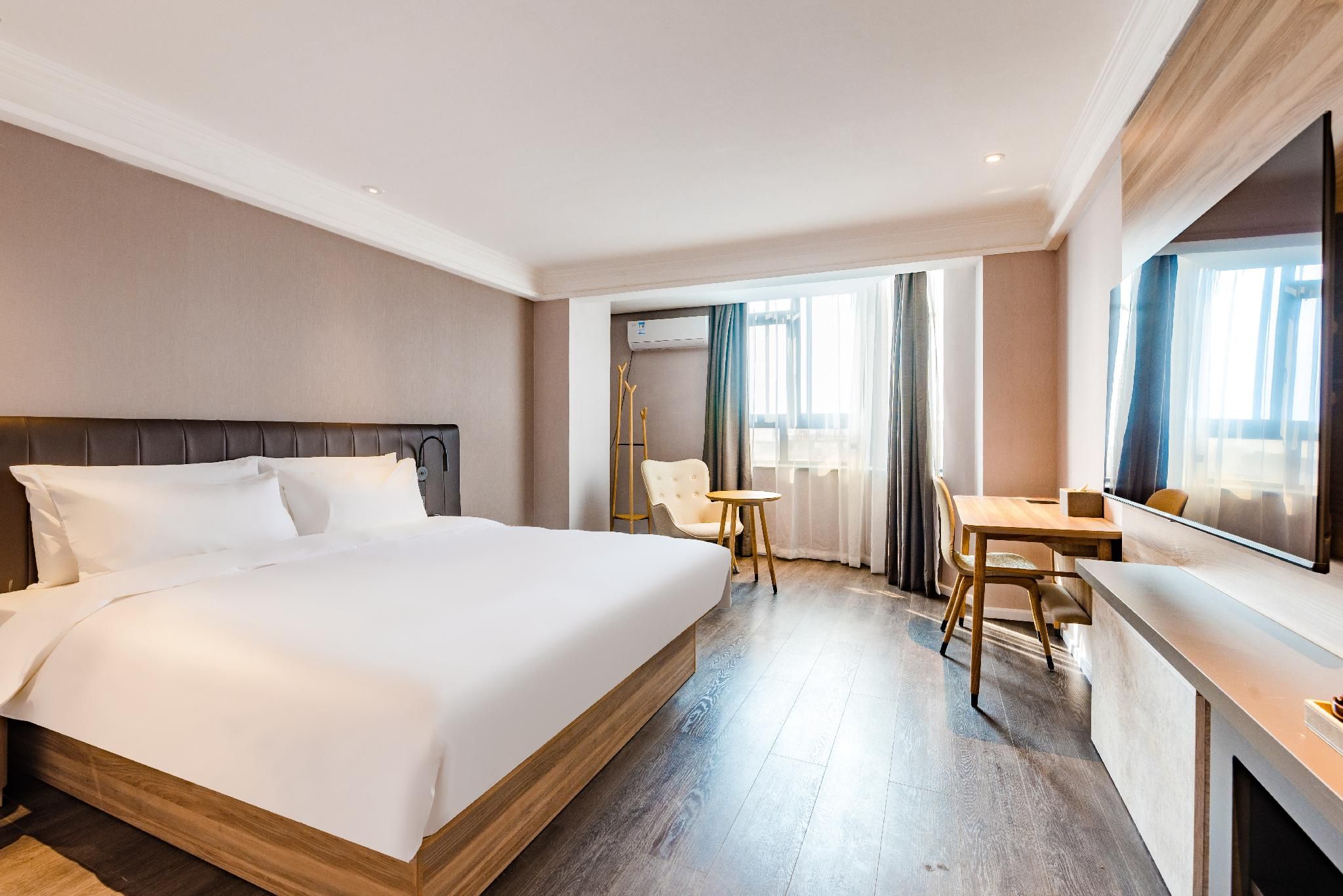 Business Queen Bed Room