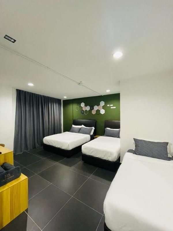 Deluxe Family Suite