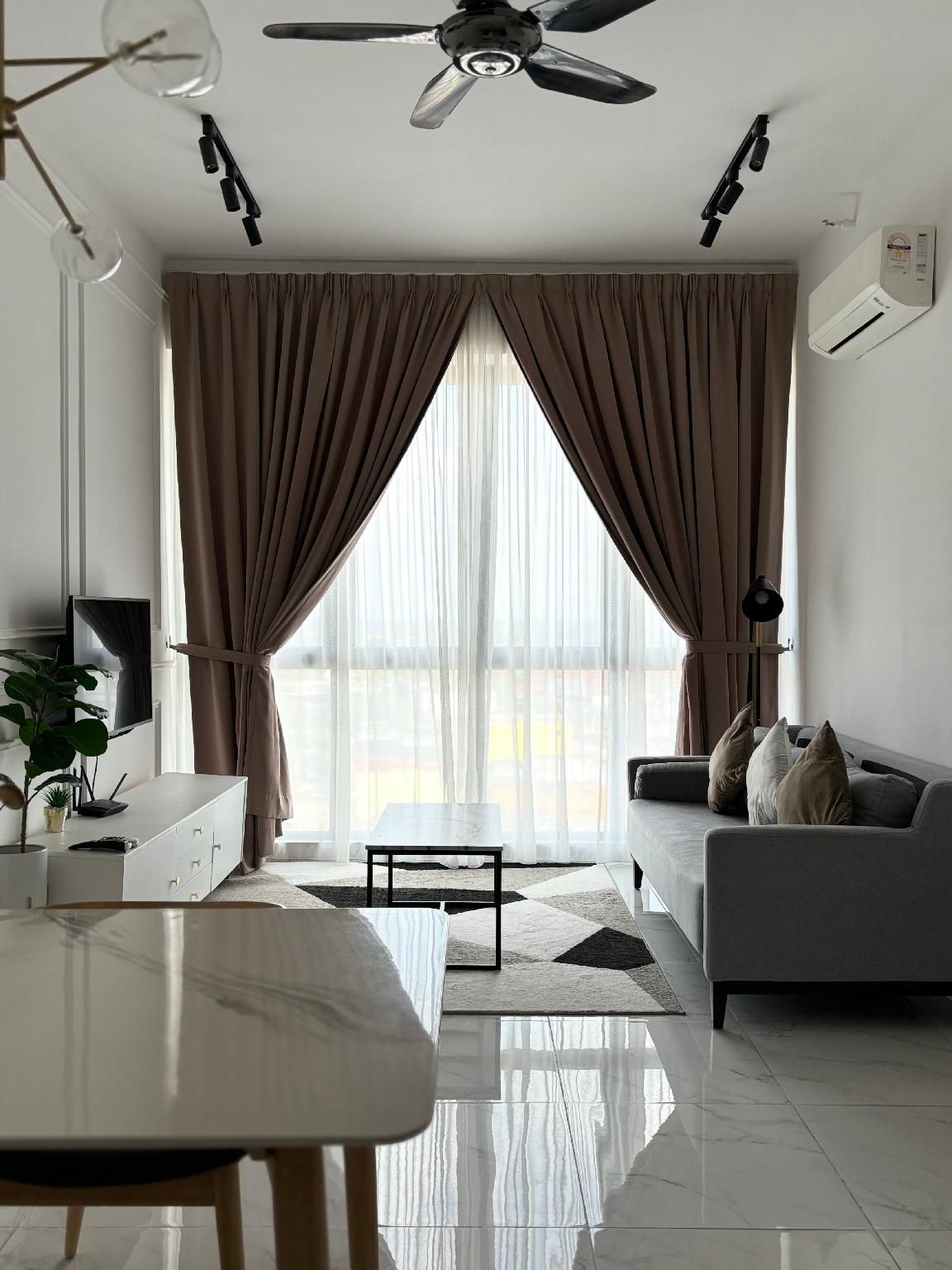 One-Bedroom Suite City View