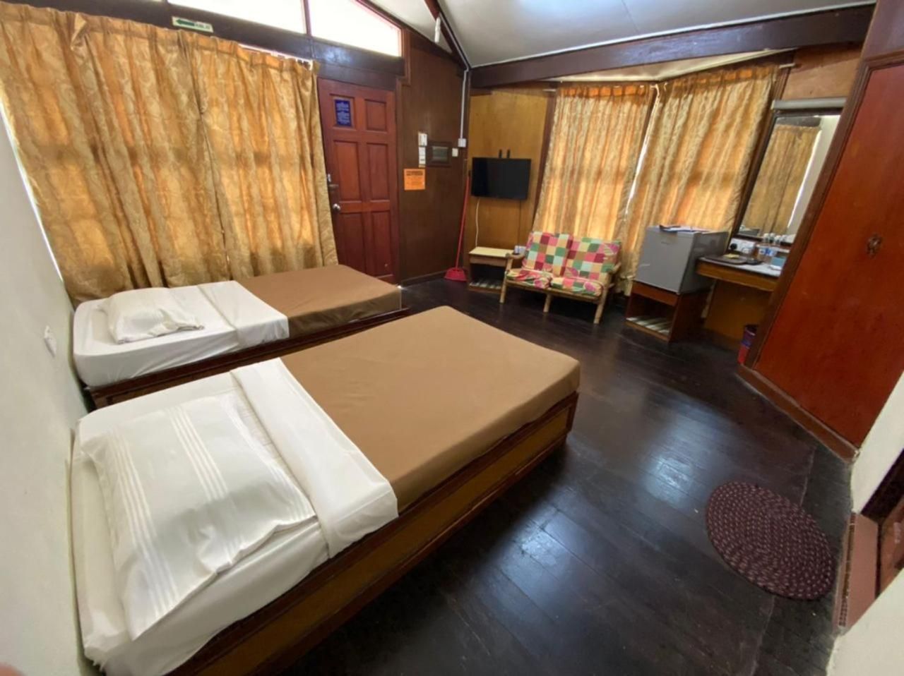 Twin Bed Room