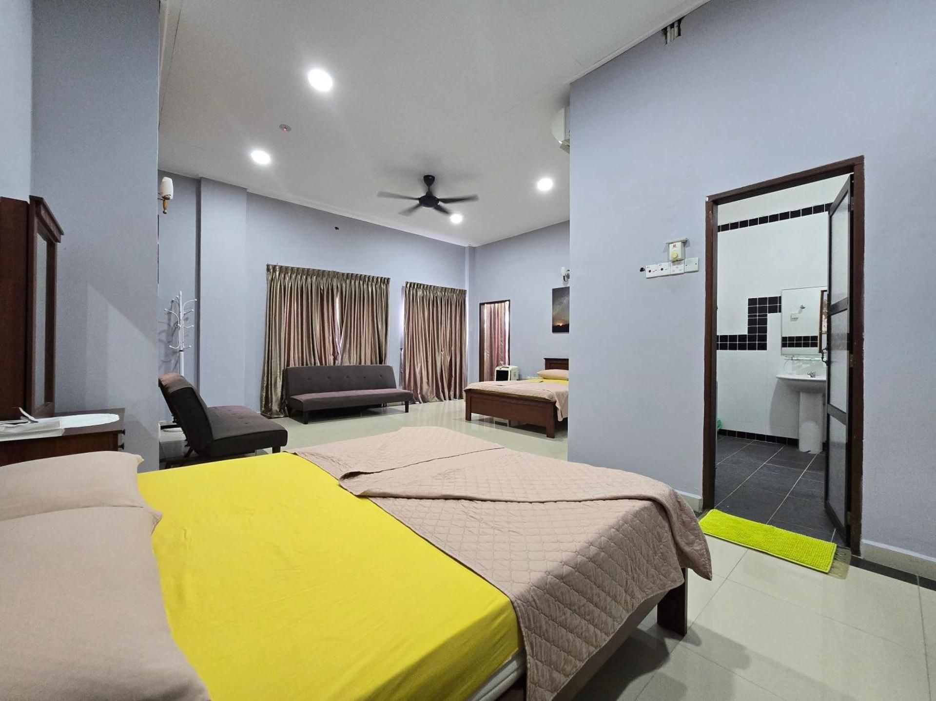 Five-Bedroom Deluxe Apartment