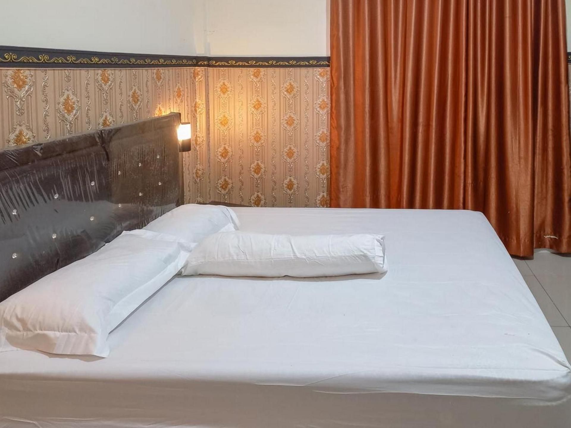 Homestay Singgasana Mitra RedDoorz Economy Double Room 3