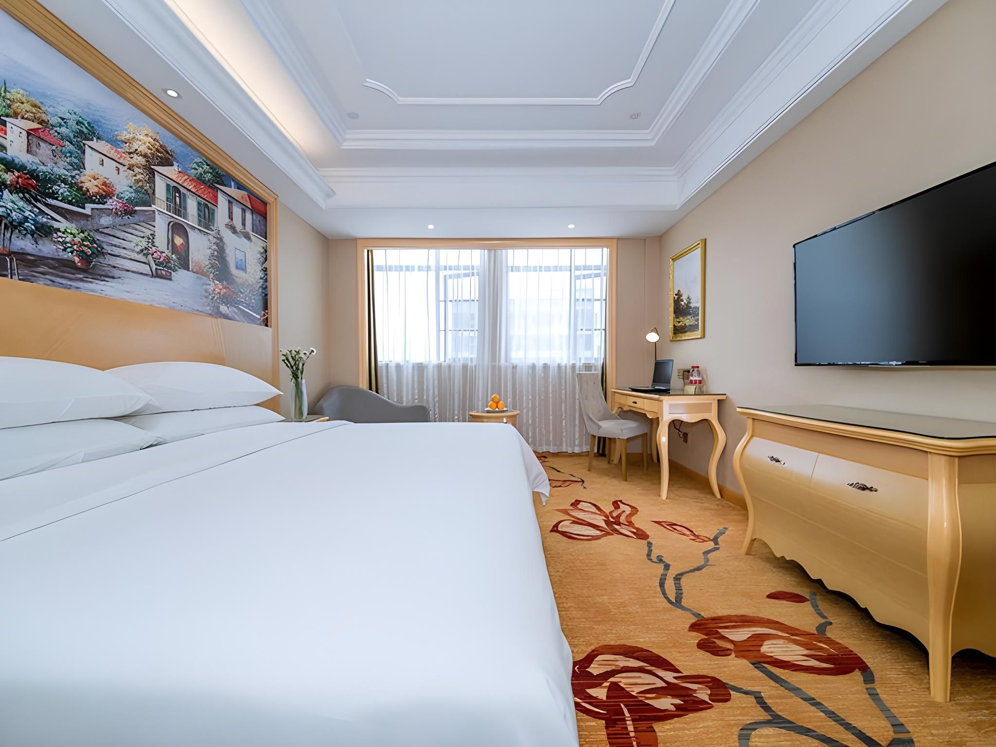 Deluxe Queen Room