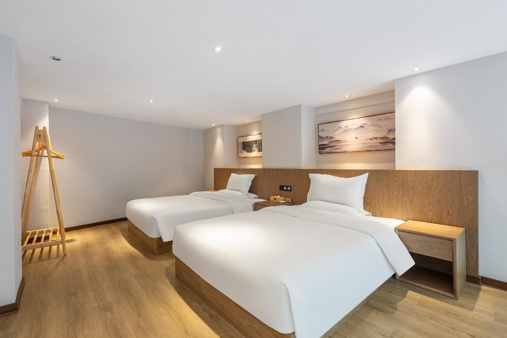 Rezen - Joyful Triple Room, Duplex Suite