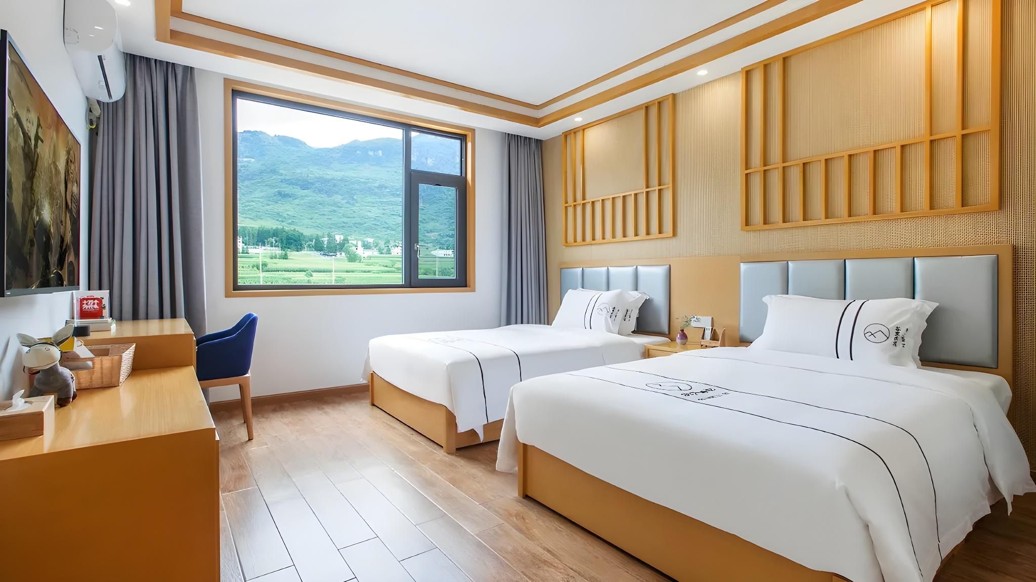 Family Connecting Rooms with King Bed and 2 Single Beds