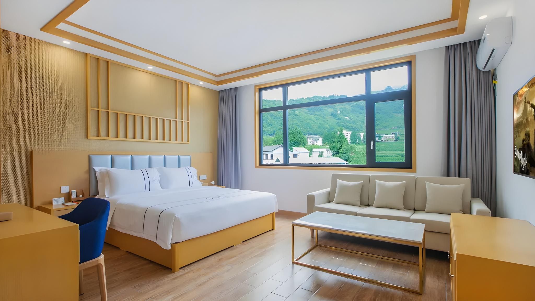 Family Connecting Rooms with King Bed and 2 Single Beds