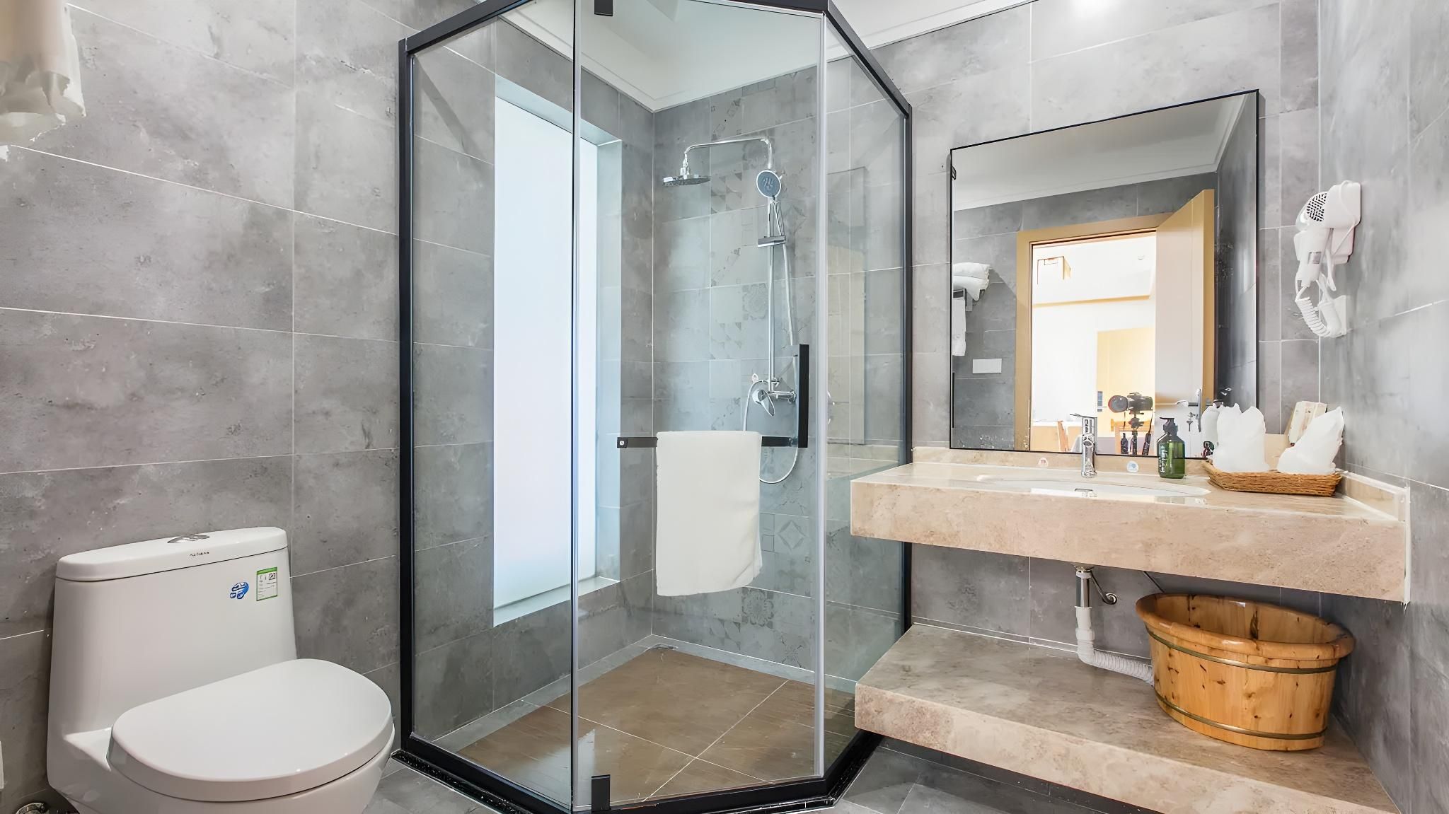 Family Connecting Rooms with King Bed and 2 Single Beds