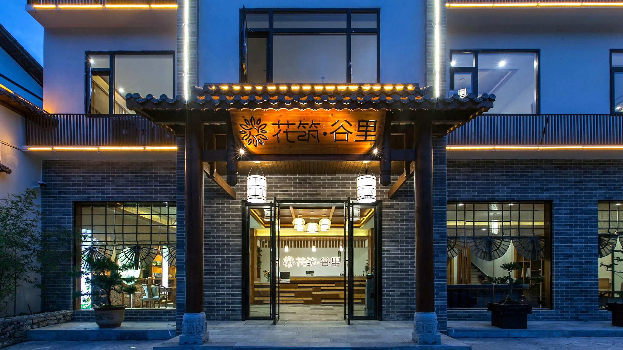 Floral Enshi Guli B & B