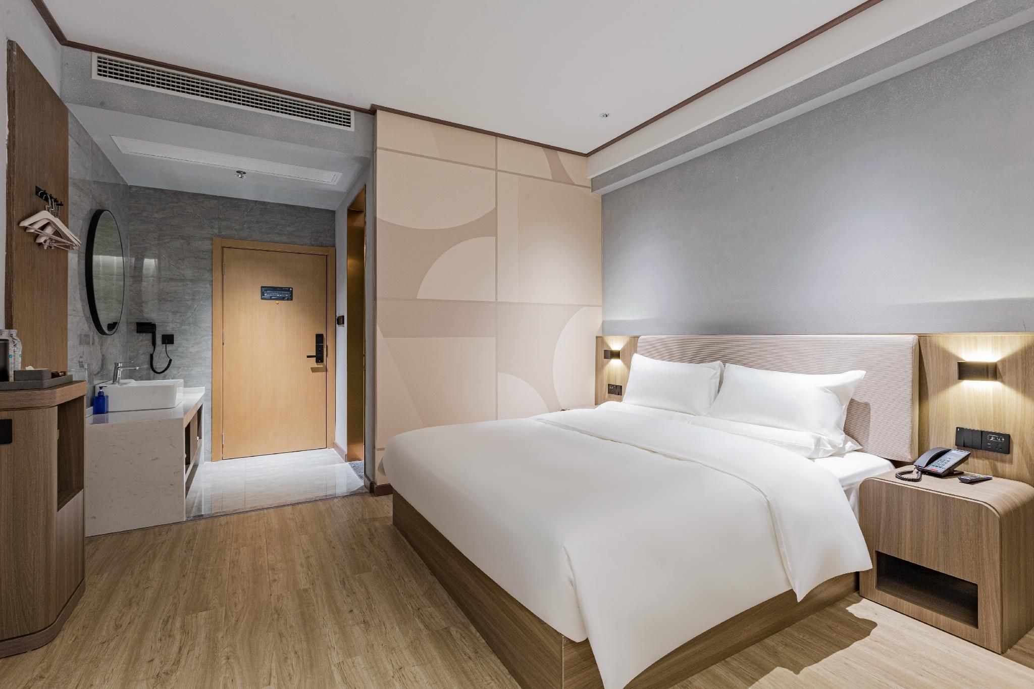 Huazhu - Deluxe Bed Room