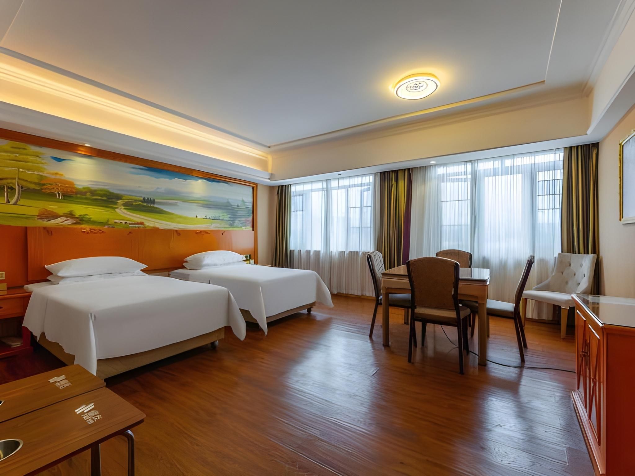 Vienna - Functional Chess Room With Twin Bed