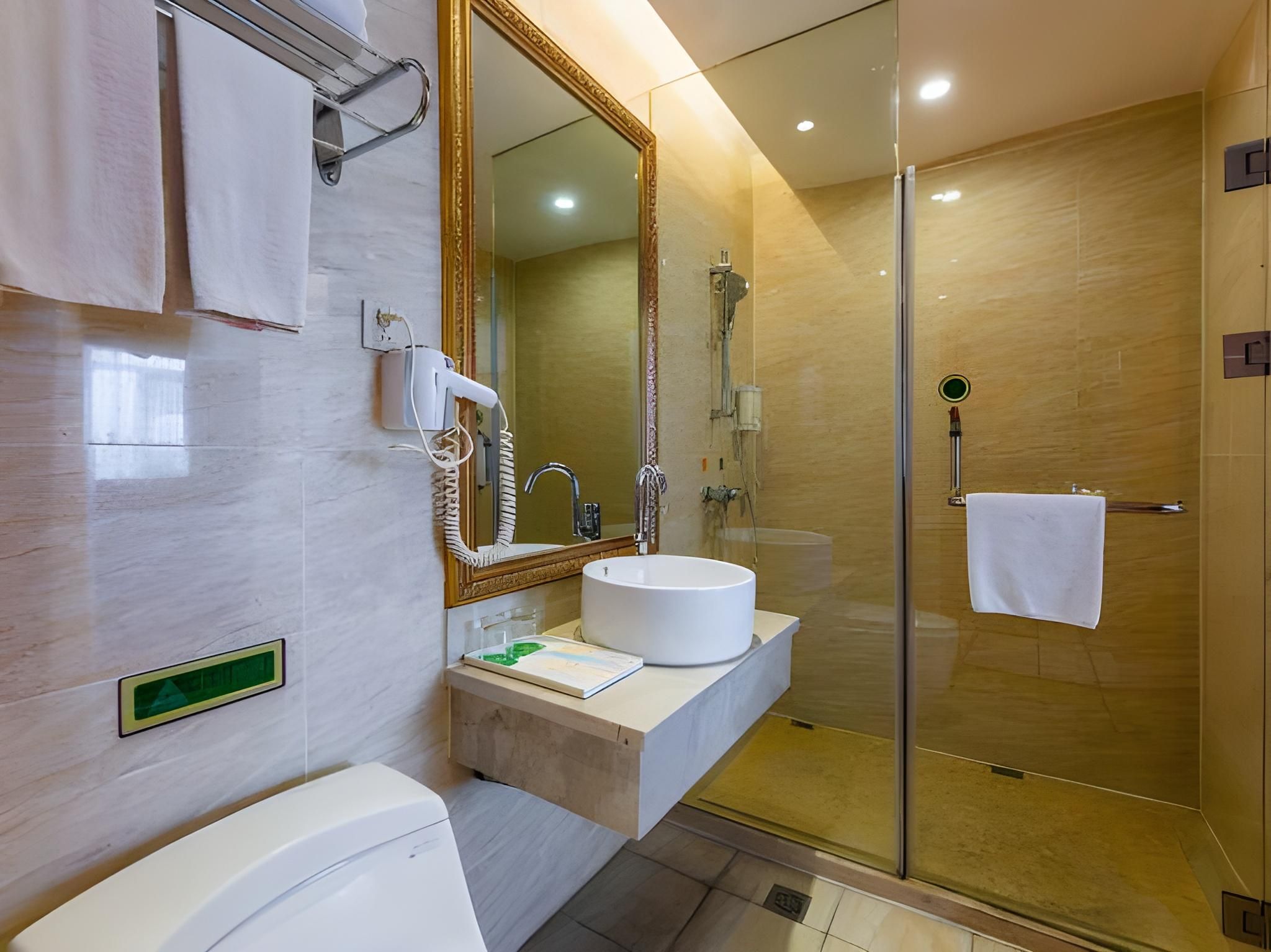 Vienna - Functional Chess Room With Twin Bed