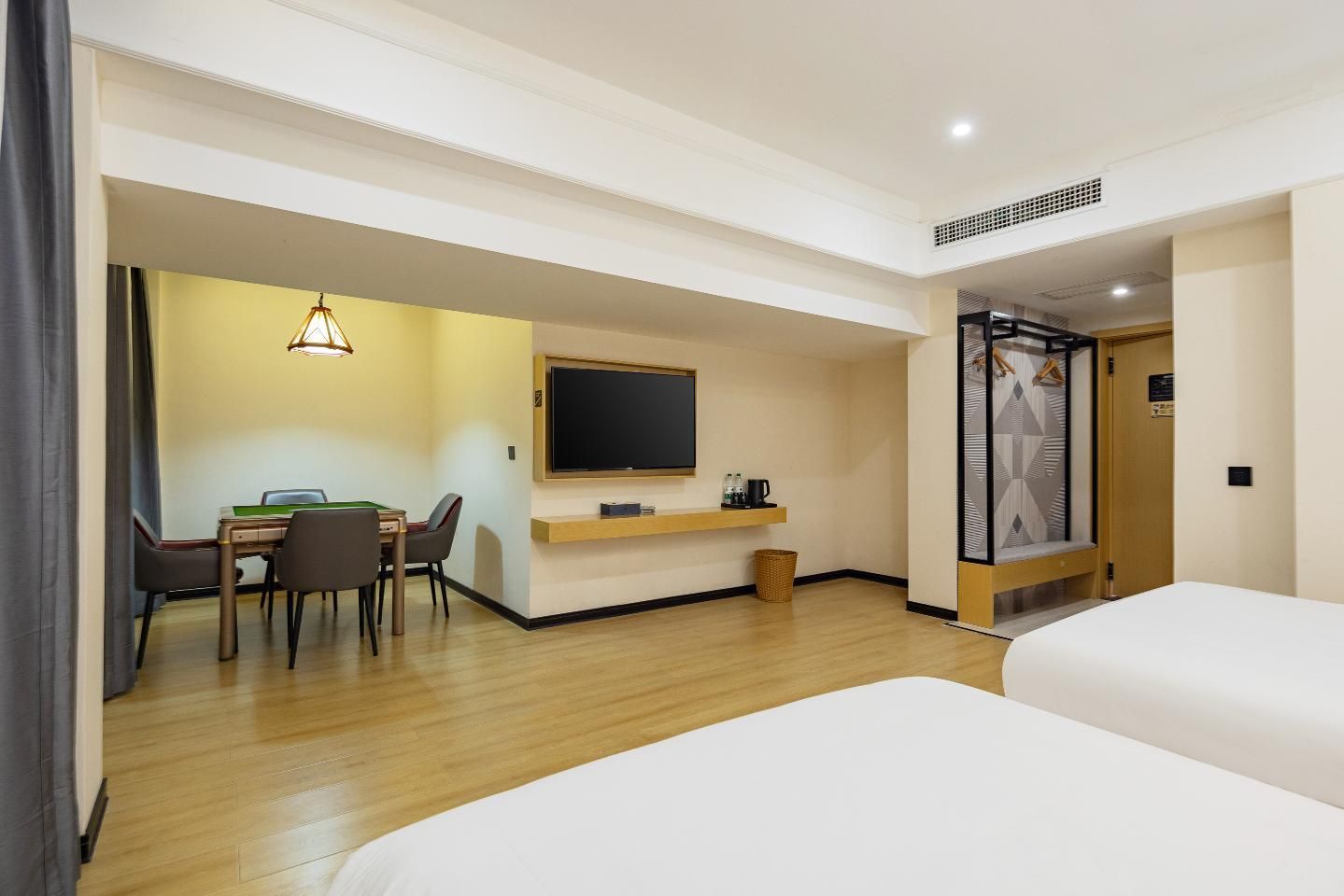 Dossen - Executive Suite