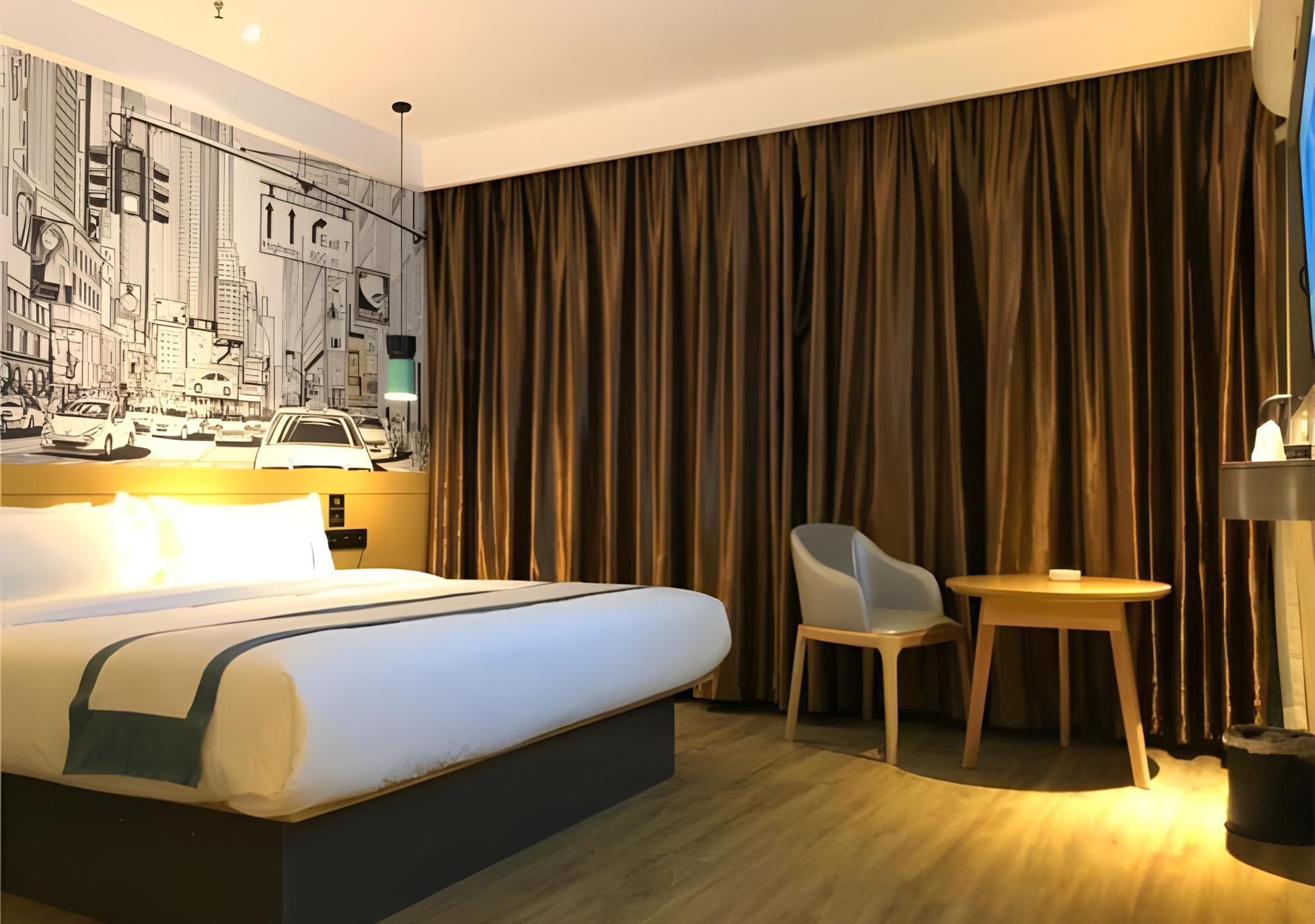 Business Queen Room