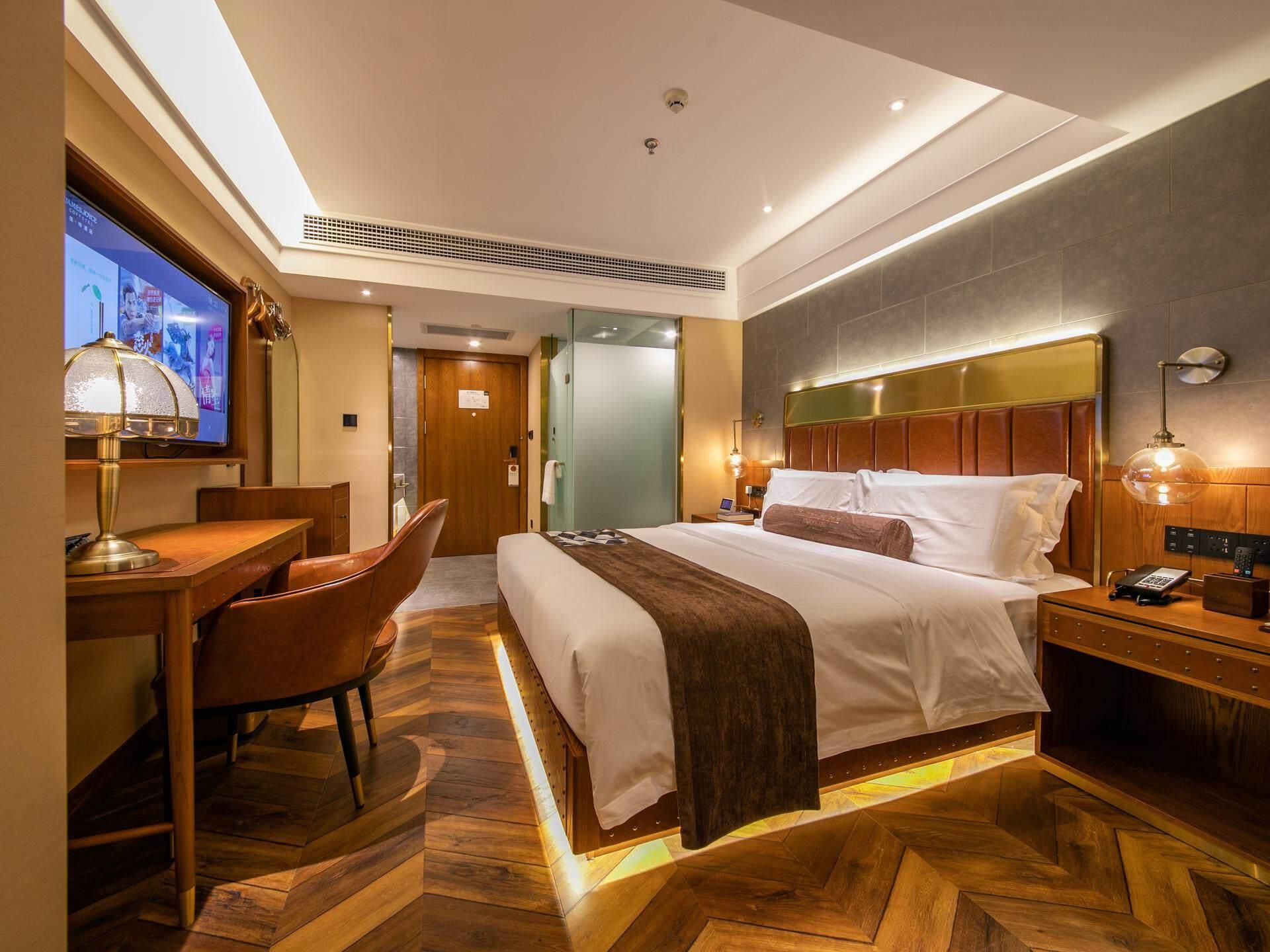 James Joyce - Feifan Bed Room With View