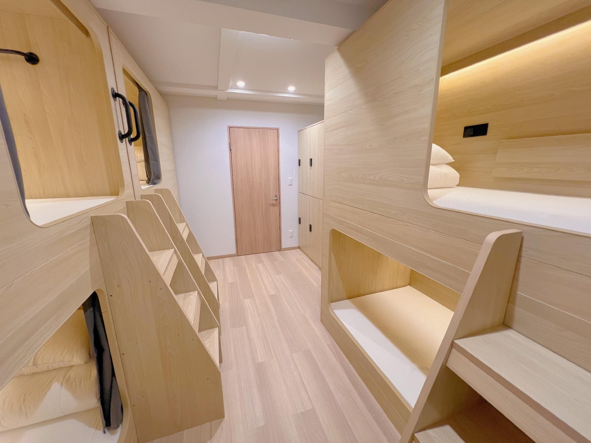6 Bunk Beds in Private Mixed Dormitory Room