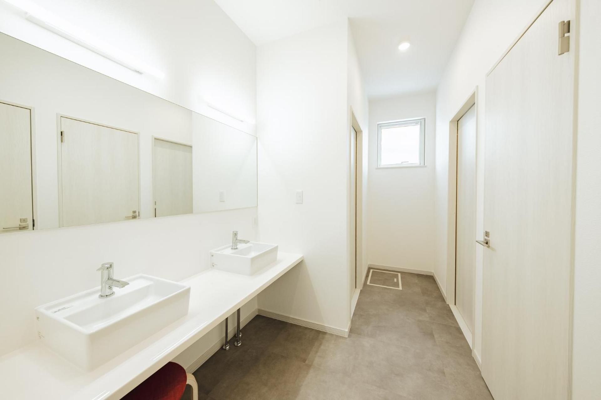 Twin Room with Shared Bathroom