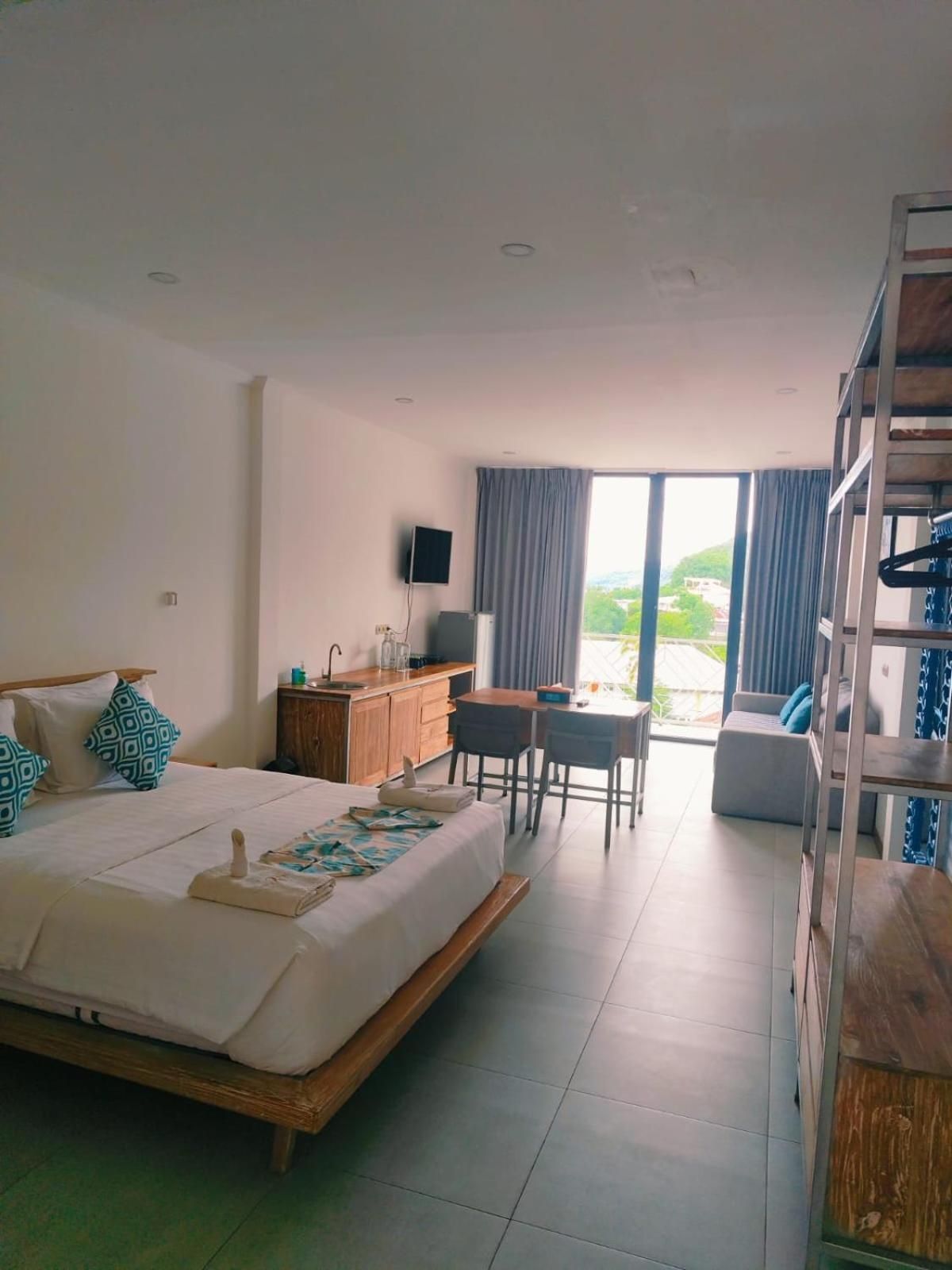 Triple 8 Suites Junior Suite