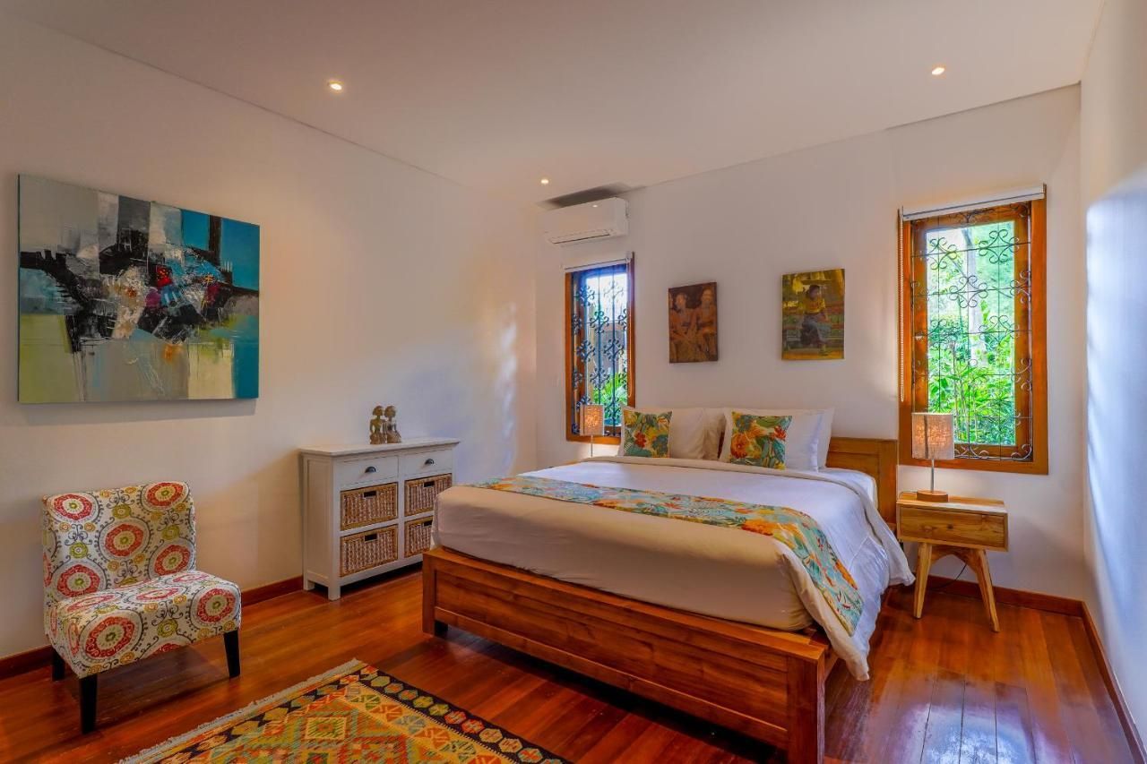 Paradise Garage Komodo Villa