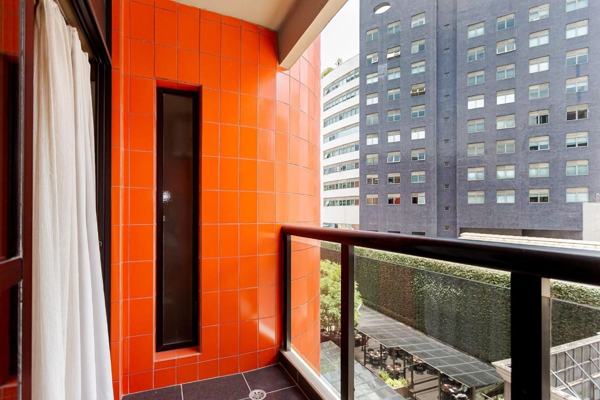 Deluxe One-Bedroom Apartment