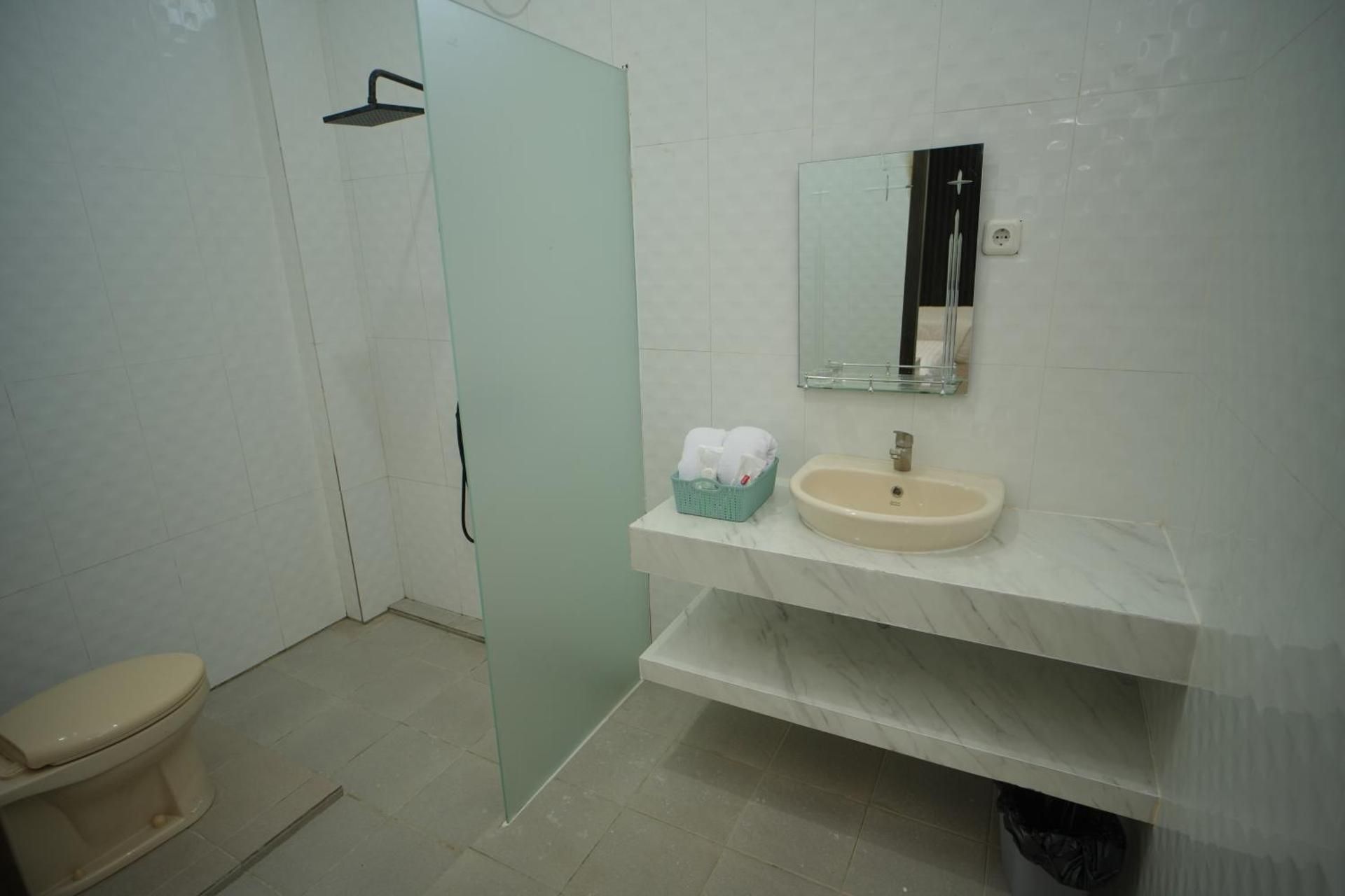 Achazia Homestay Twin Room with Private Bathroom 3