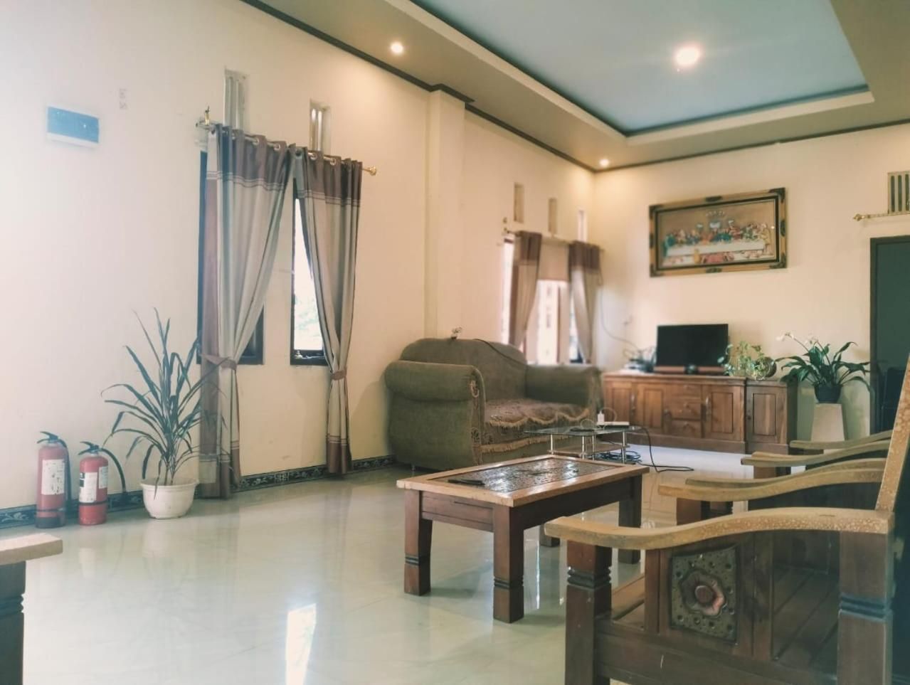 shared lounge/tv area