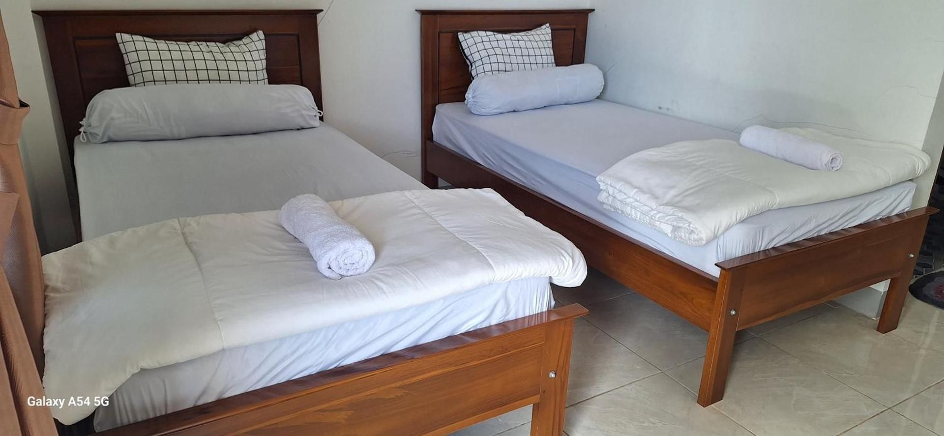 ABC Guest House Labuan Bajo Twin Room 2