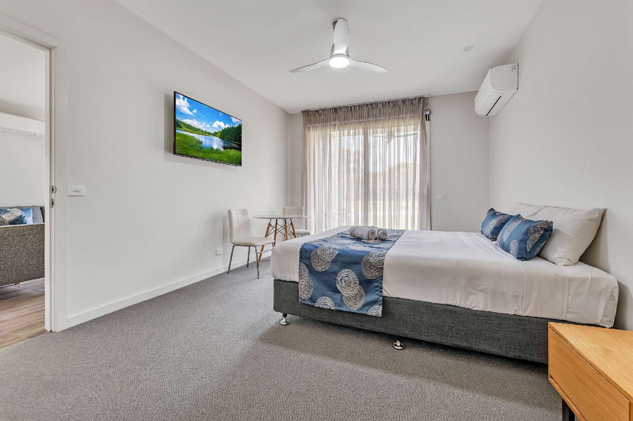 3 King Beds, Nonsmoking