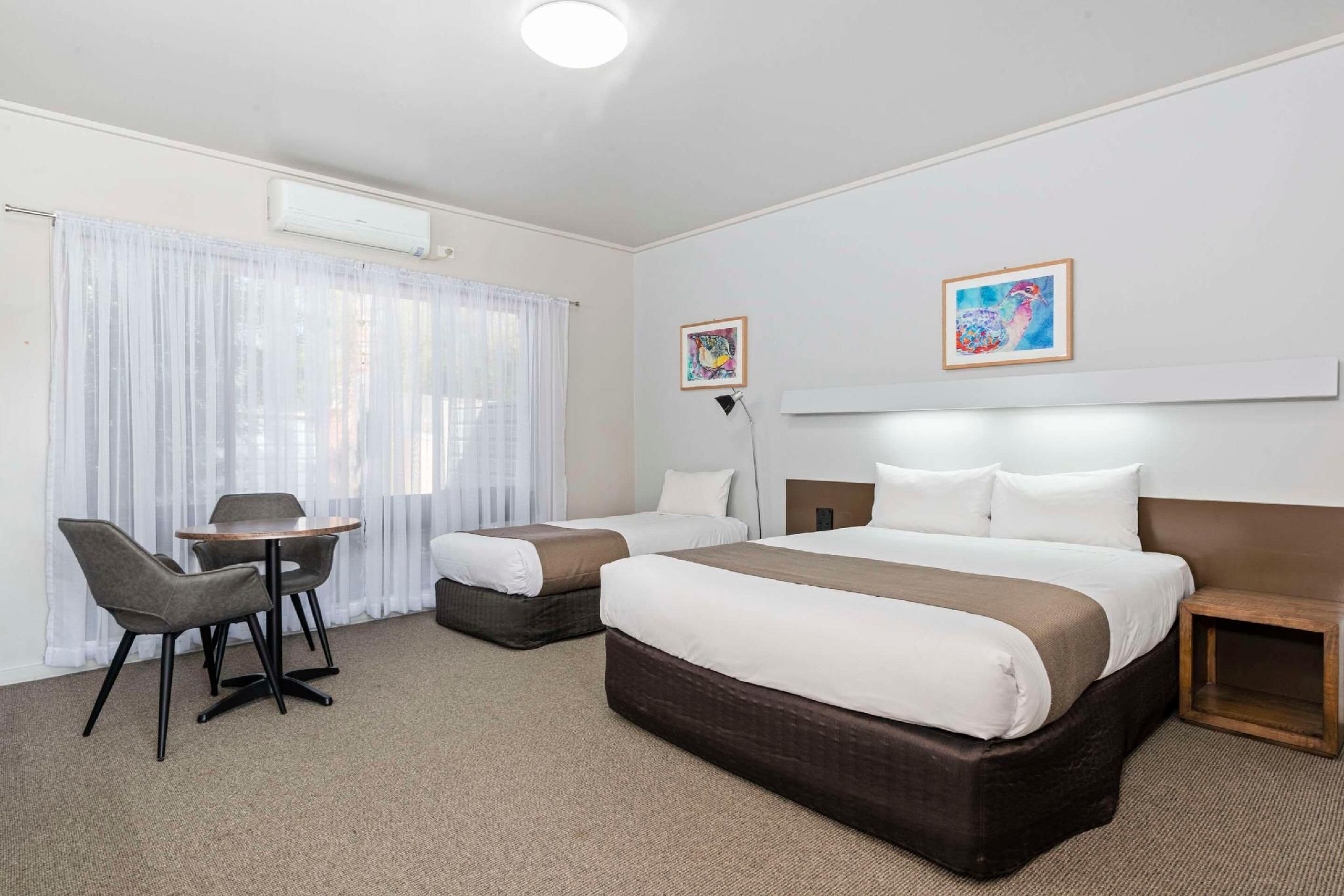1 Queen Bed, 1 Single Bed, Nonsmoking, Accessible