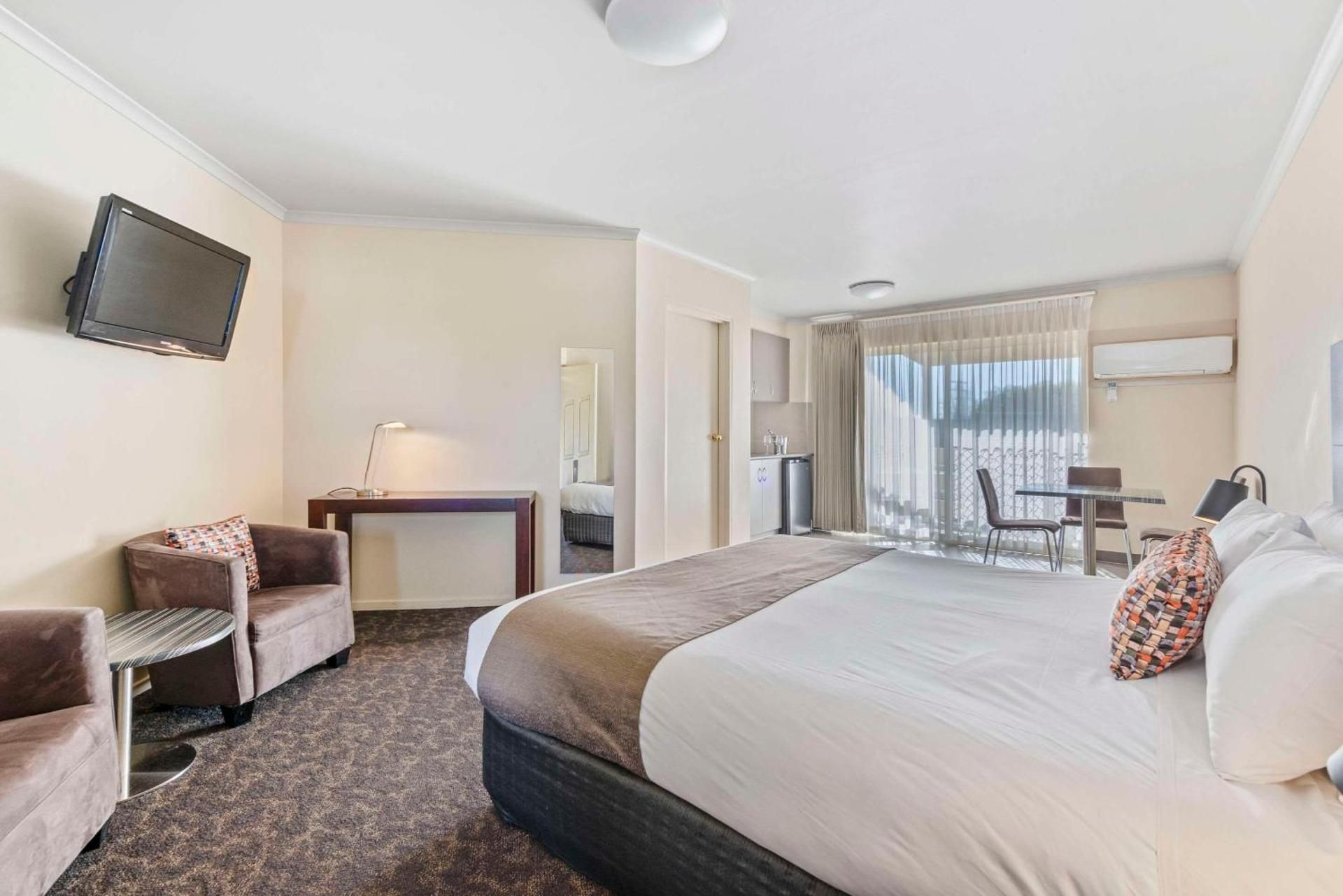 King Room with Spa Bath