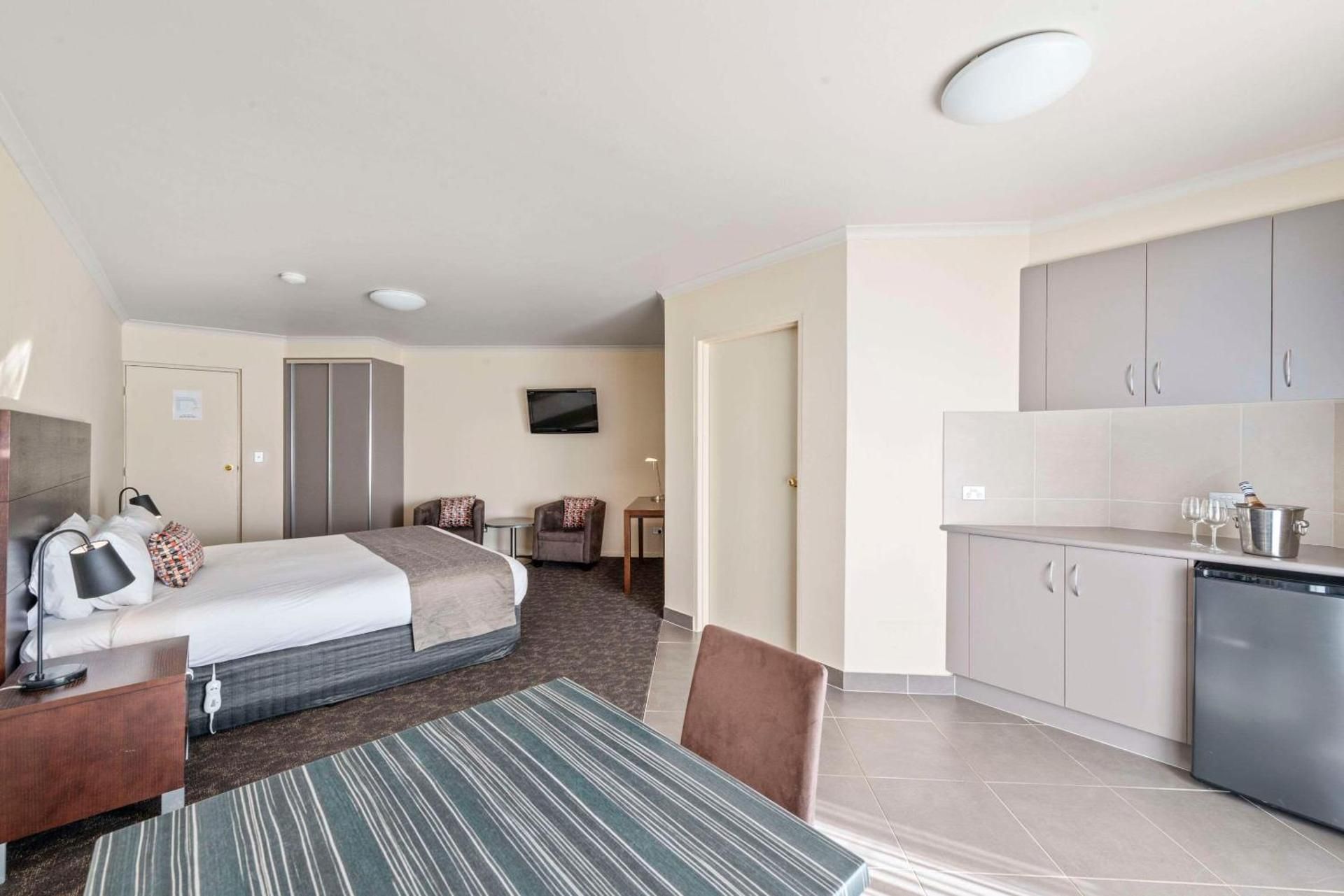 King Room with Spa Bath