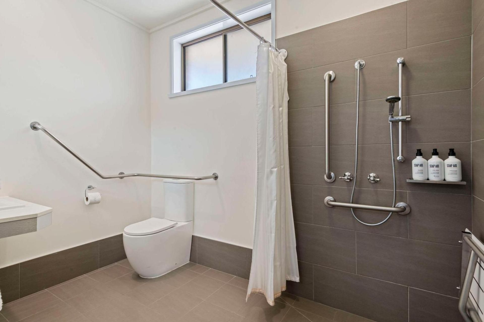Triple Room with Roll-In Shower - Disability Access/Non Smoking