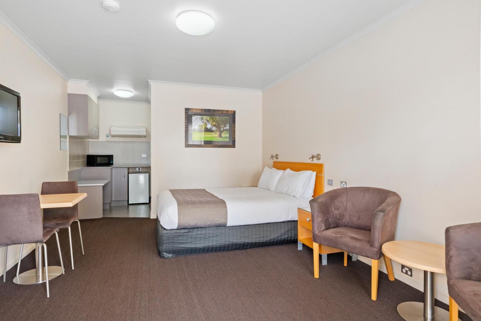1 Queen Bed, Nonsmoking, Accessible