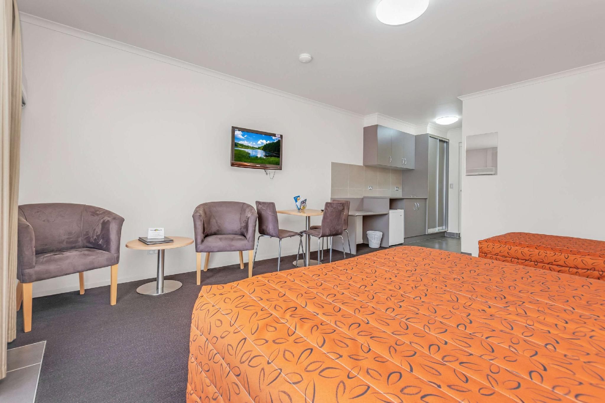1 Queen Bed, 1 Single Bed, Nonsmoking, Accessible