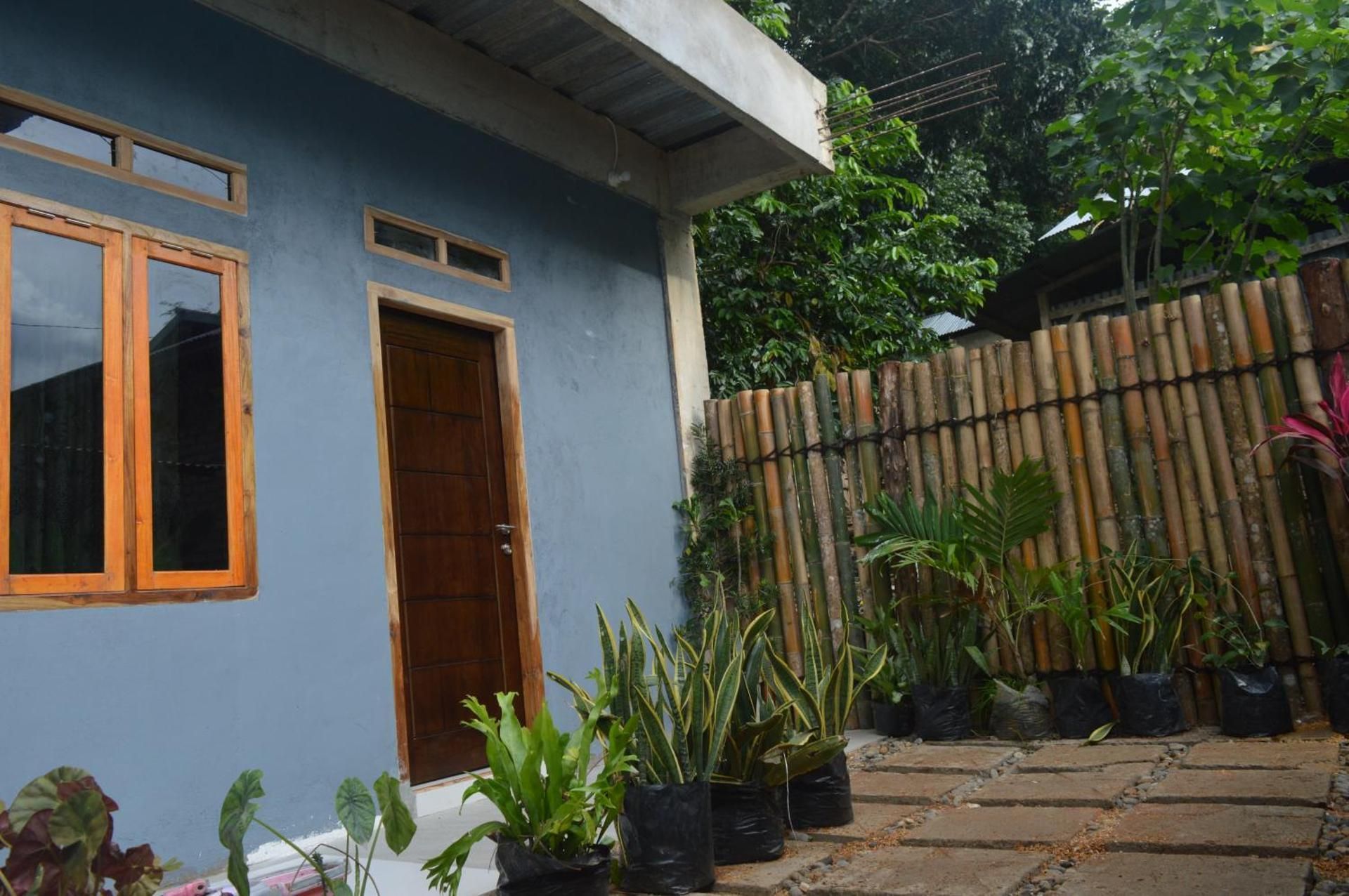 Labuan Bajo Mahoni Guesthouse