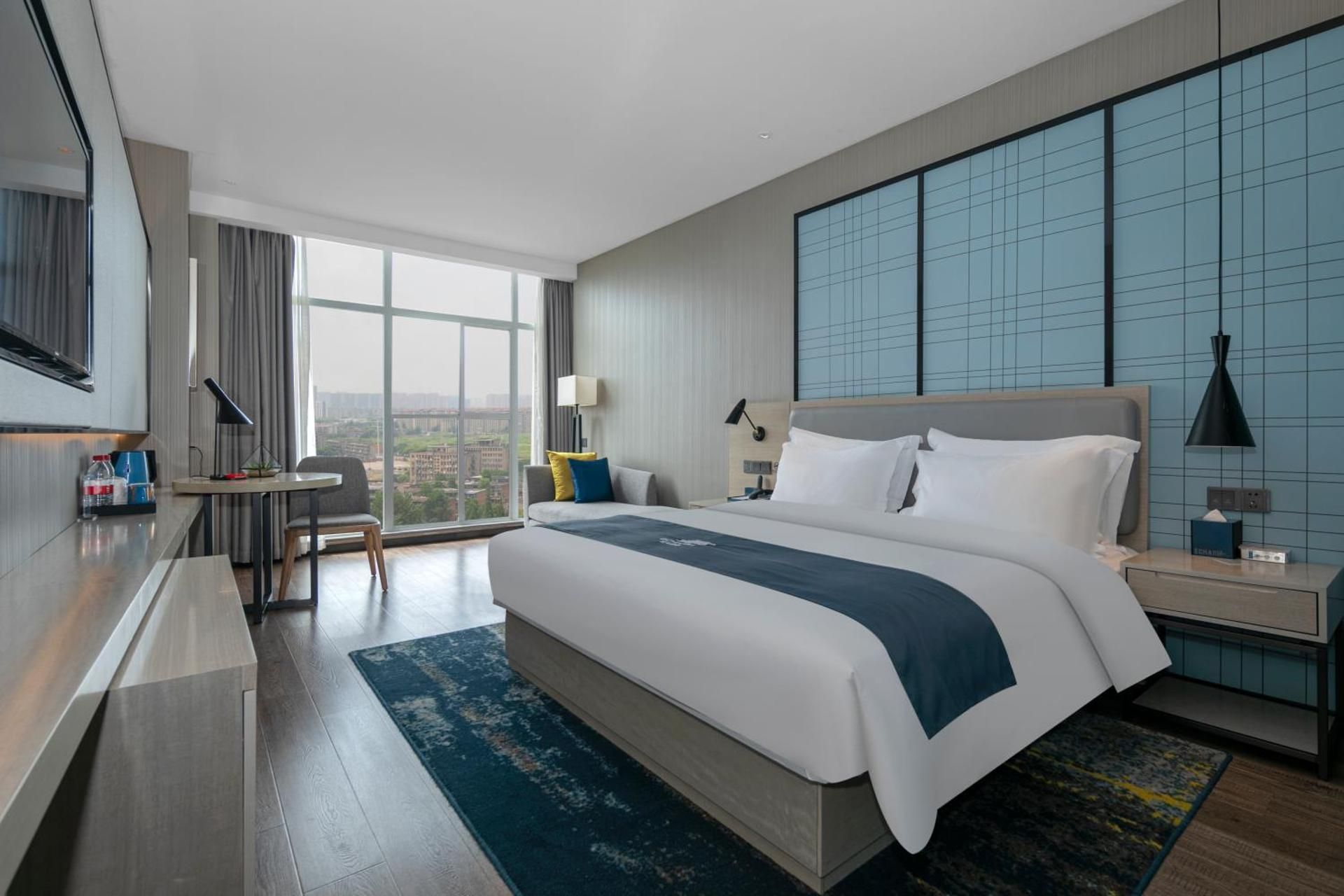 Deluxe Queen Room